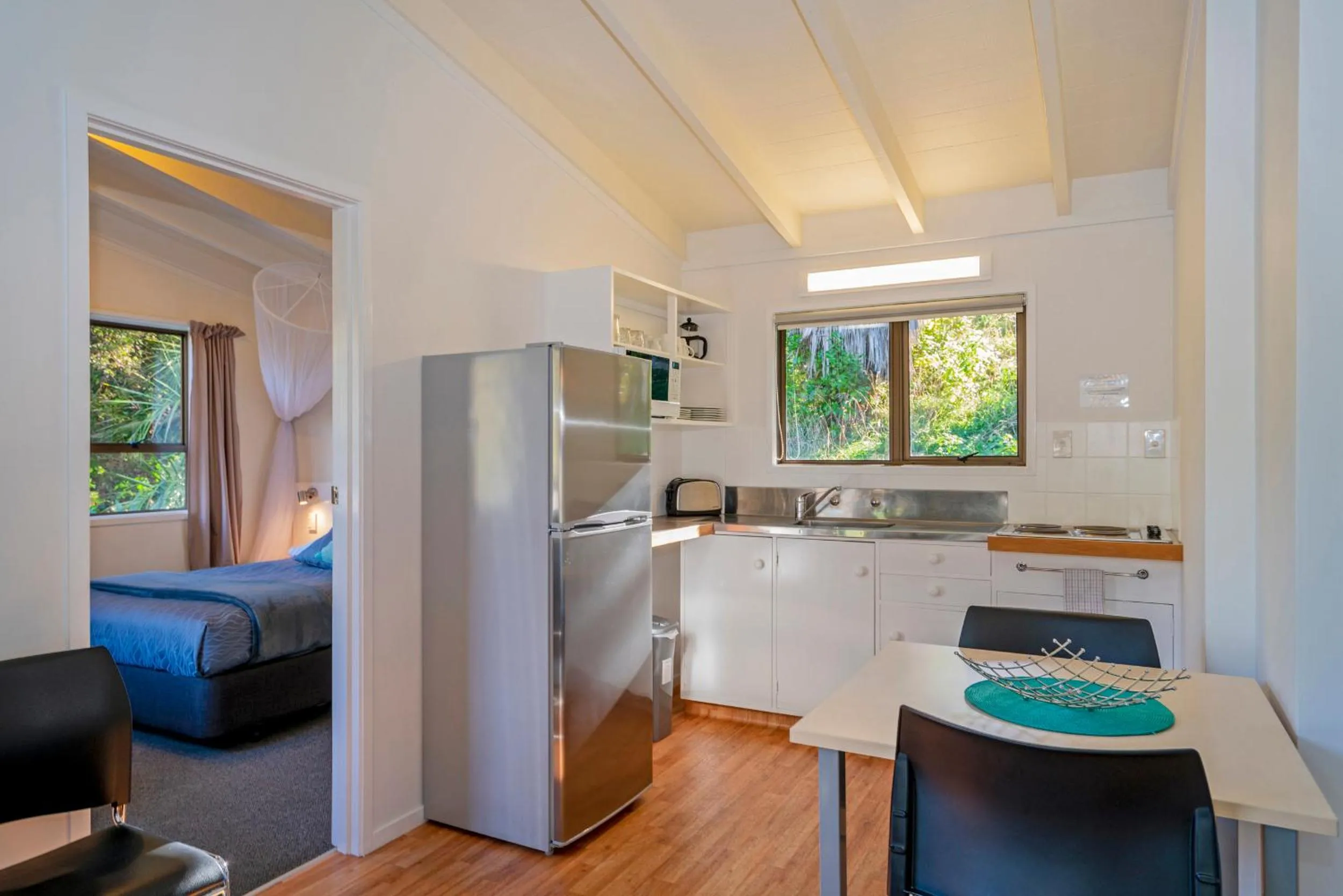 Kitchen or kitchenette in Anglers Lodge