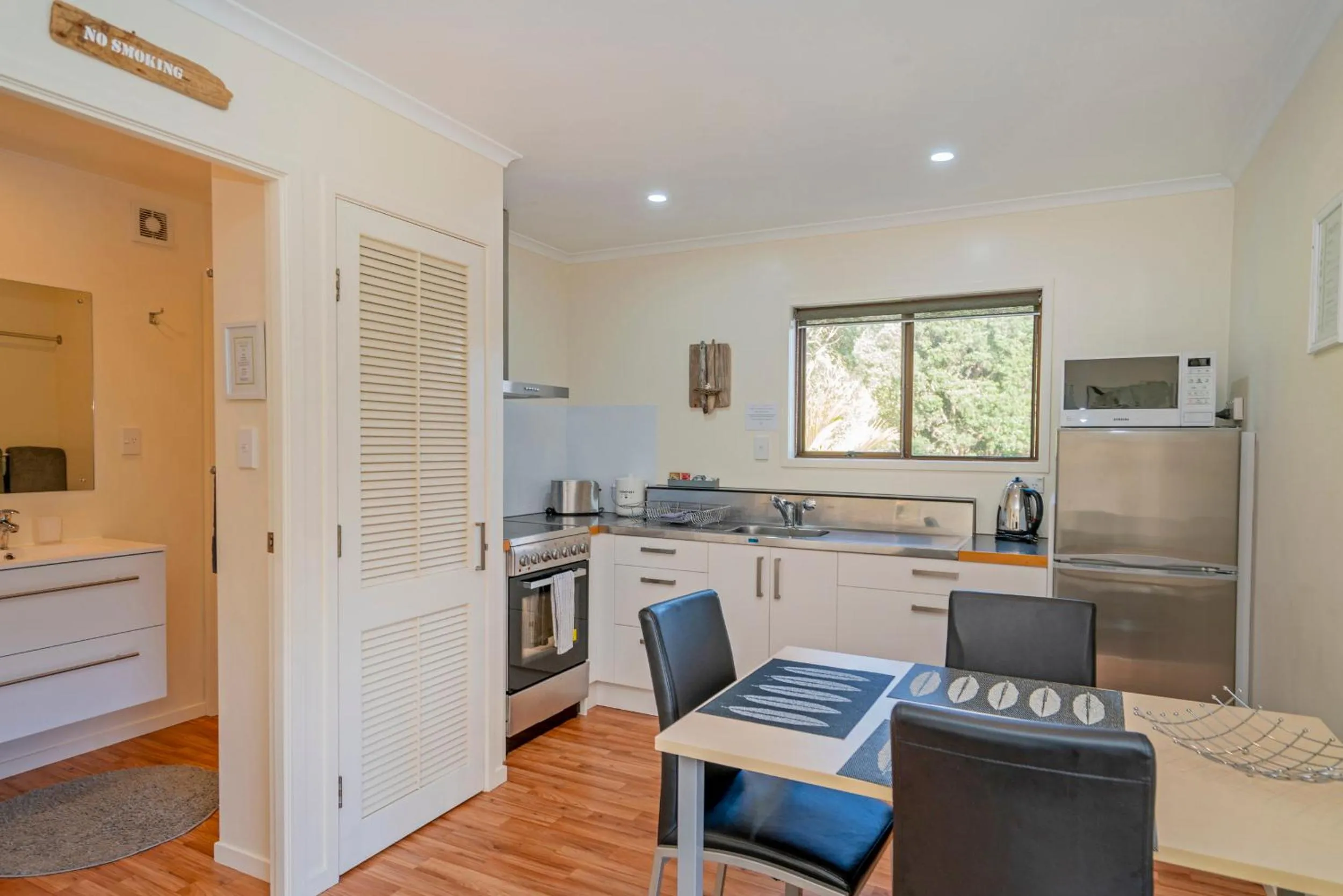Kitchen or kitchenette in Anglers Lodge