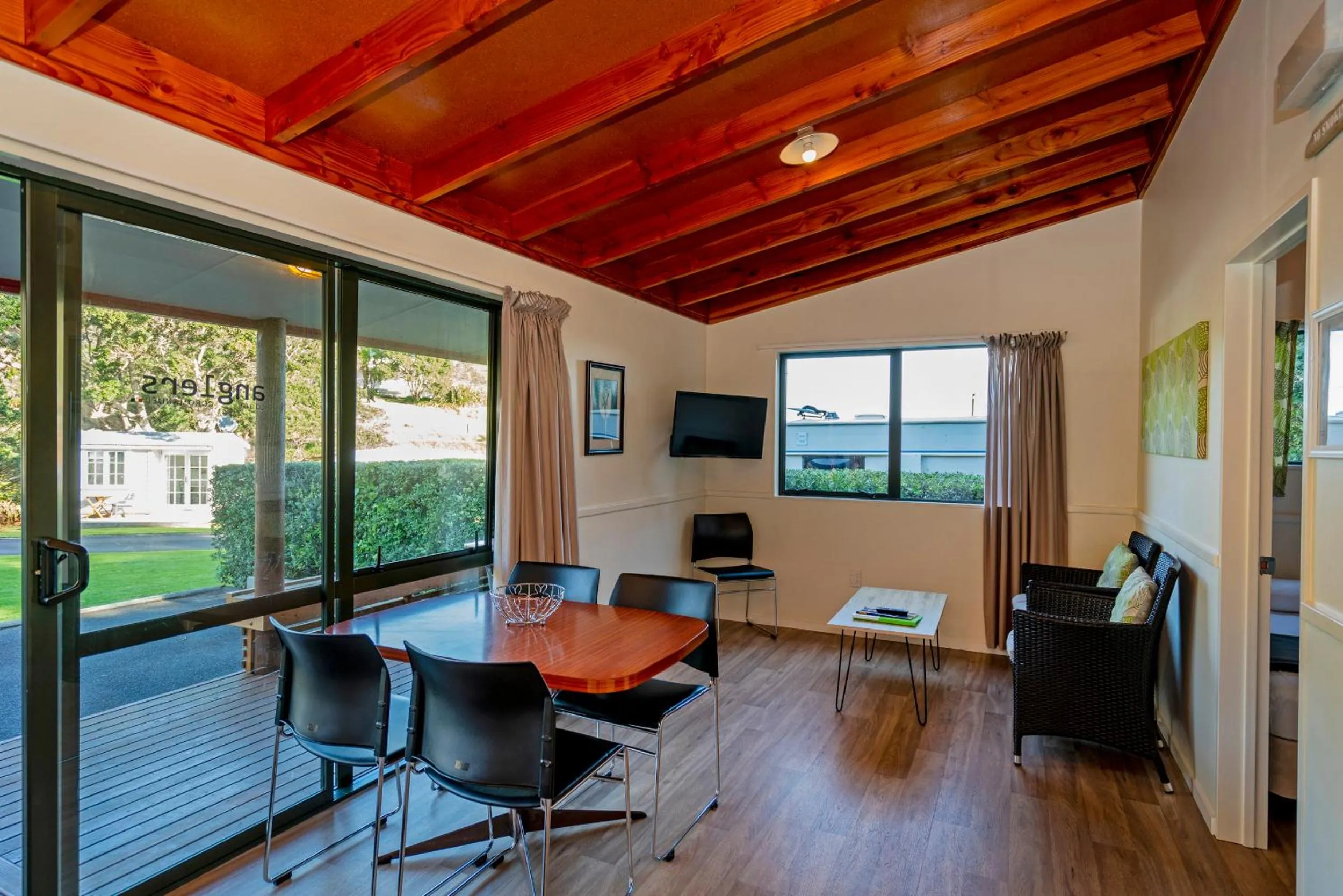 Living room in Anglers Lodge