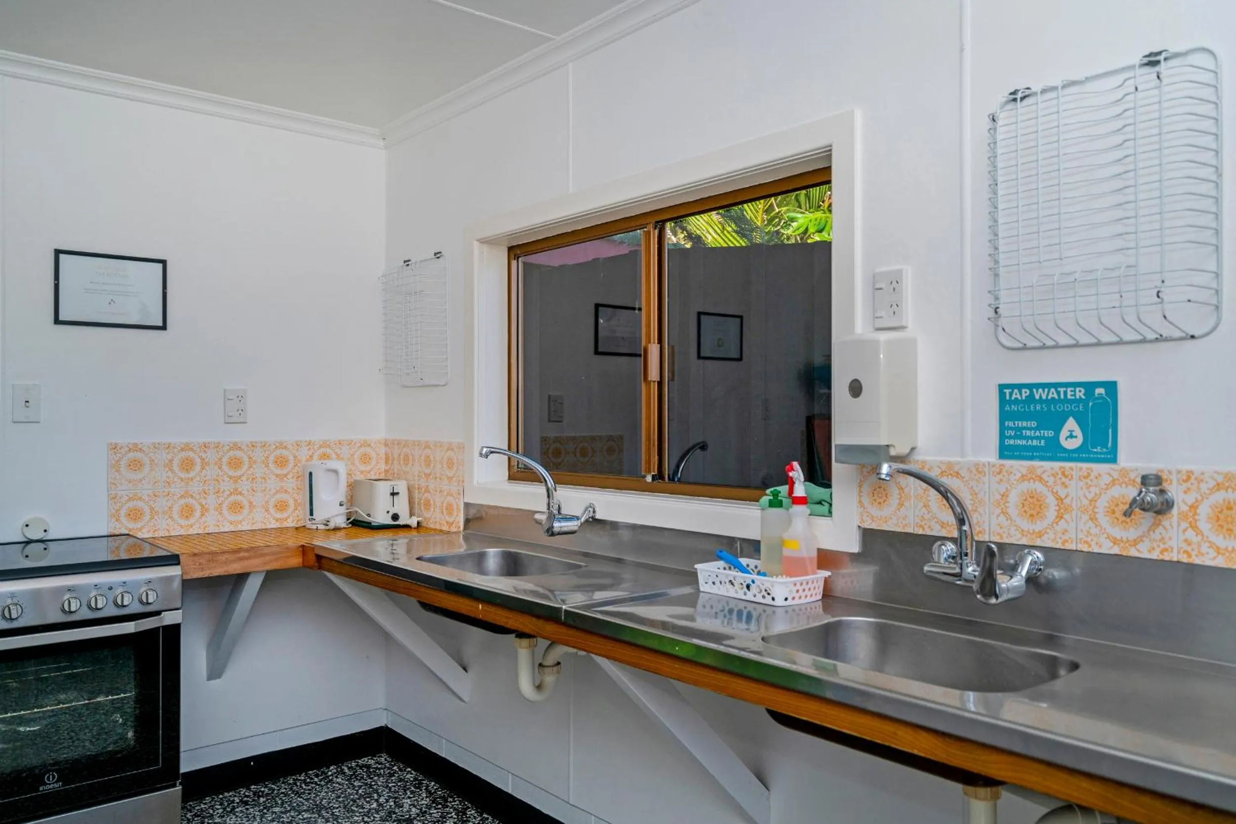 Communal kitchen in Anglers Lodge