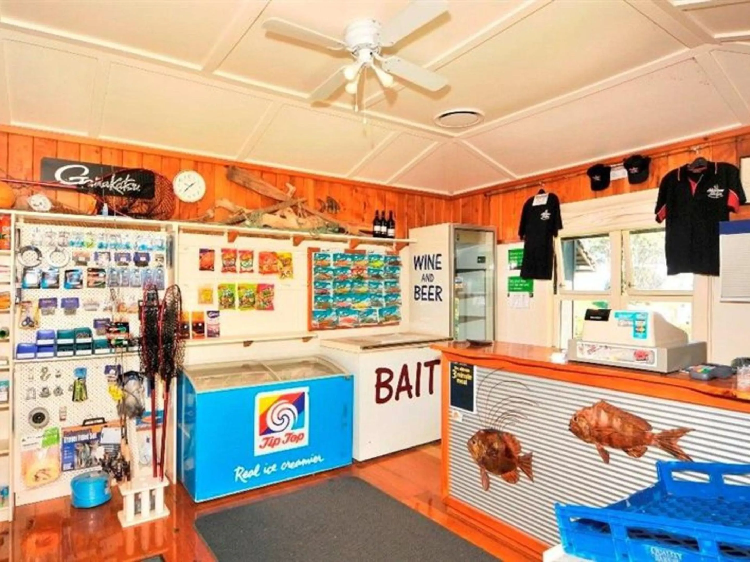 On-site shops in Anglers Lodge