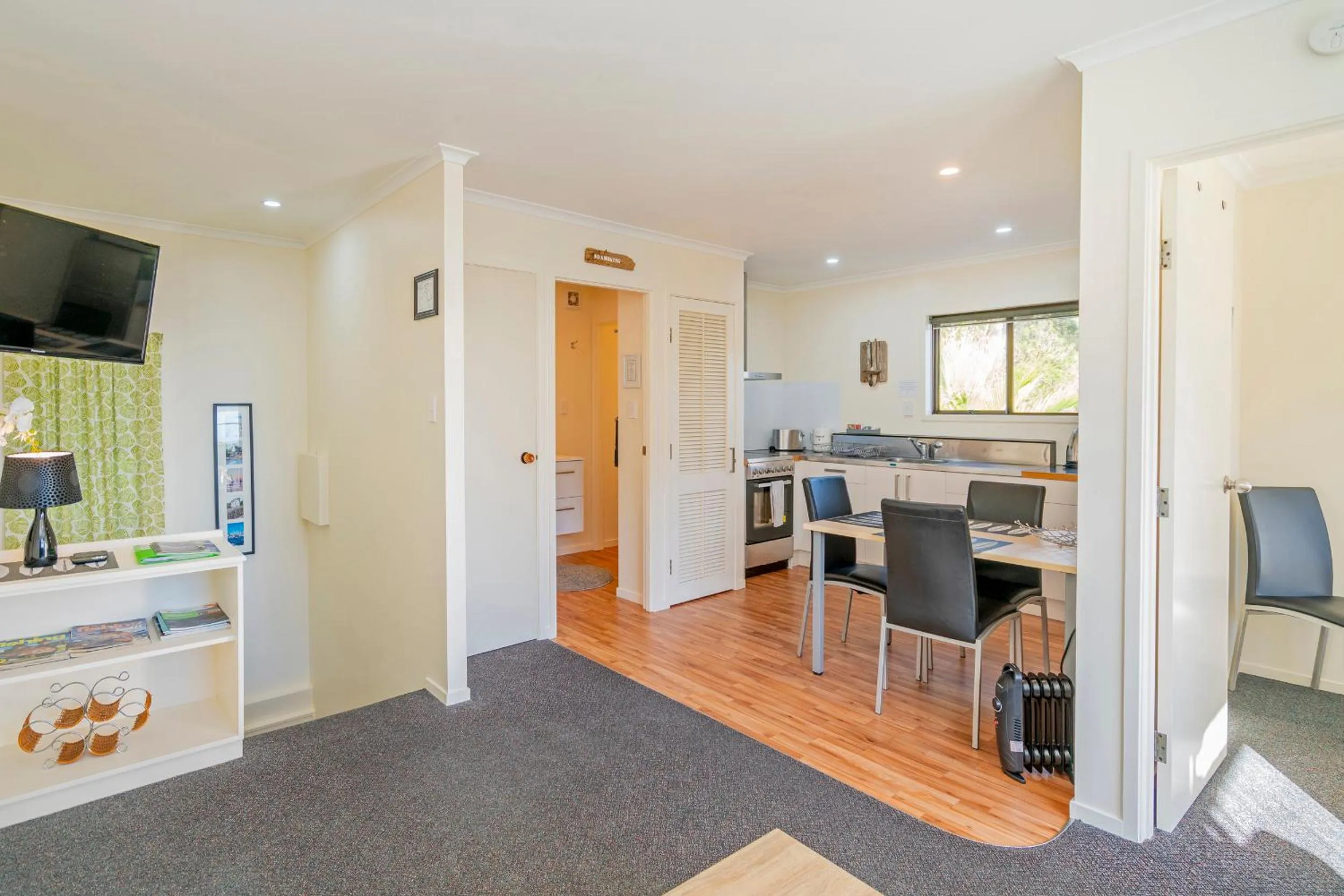Dining area in Anglers Lodge