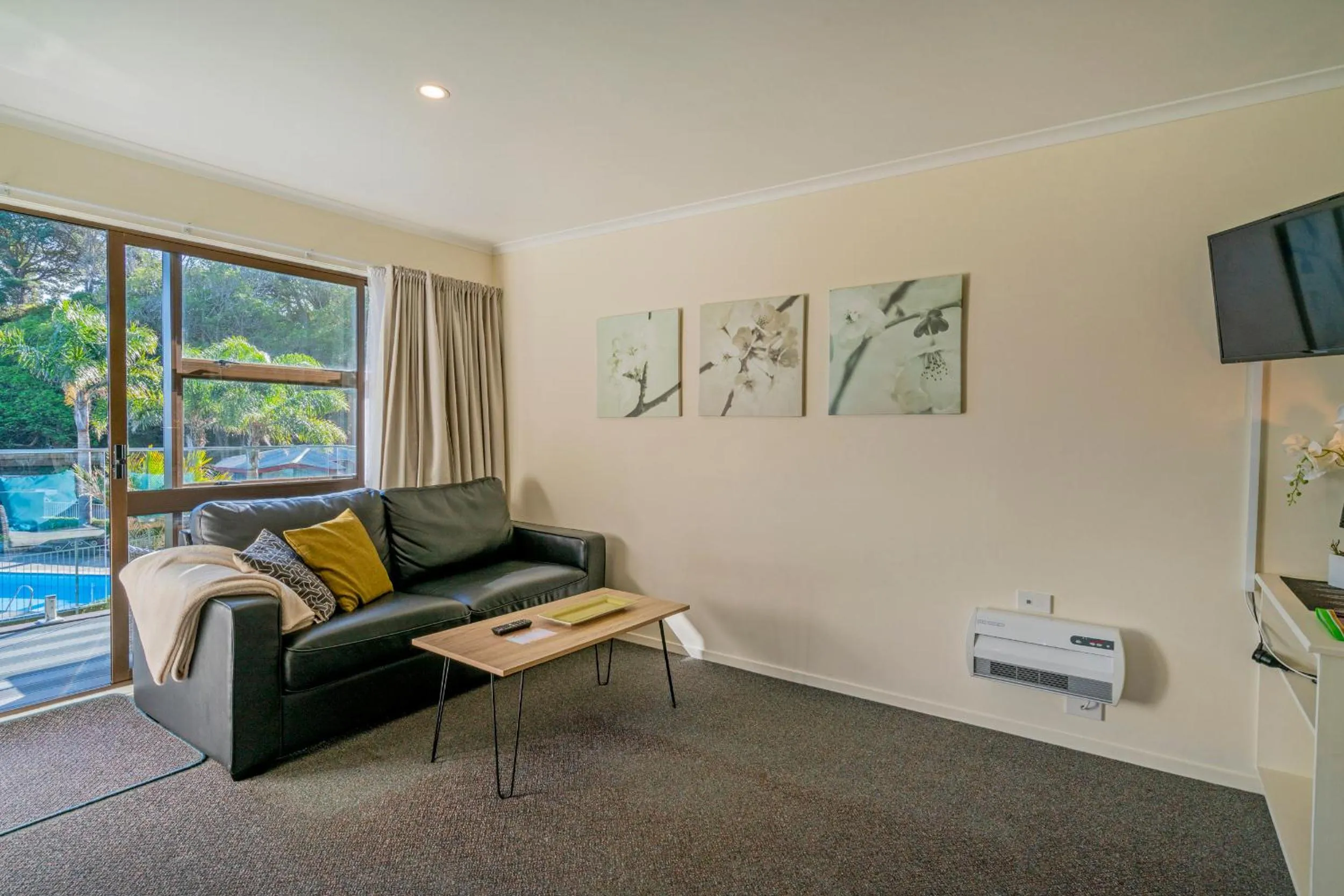 Living room in Anglers Lodge