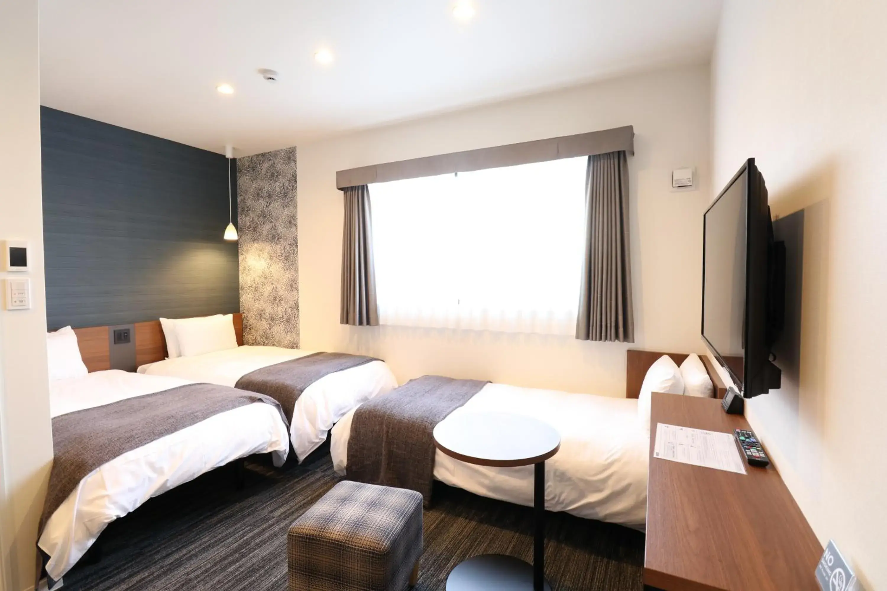 Twin Room with Sofa Bed - single occupancy in M's Hotel Nijojo Oike Twin Room with Sofa Bed - single occupancy in M's Hotel Nijojo Oike