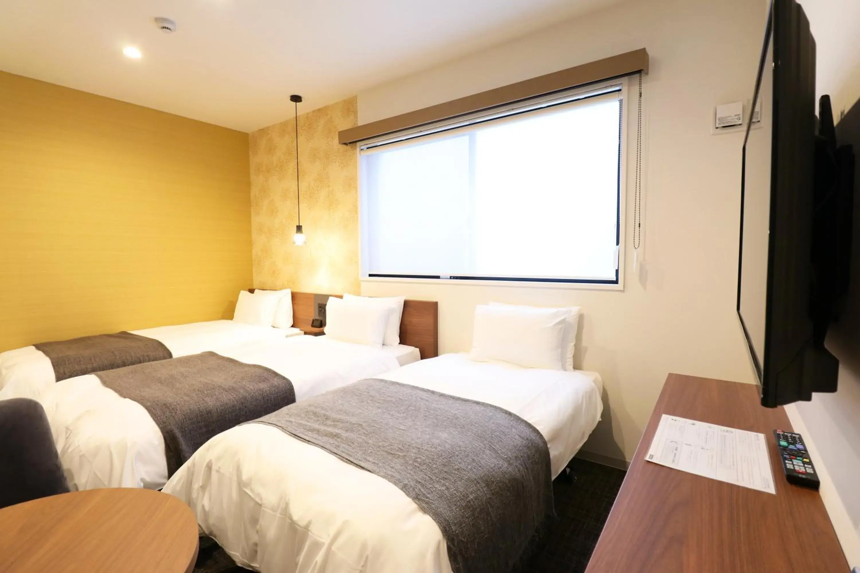 Twin Room with Extra Bed - single occupancy in M's Hotel Nijojo Oike Twin Room with Extra Bed - single occupancy in M's Hotel Nijojo Oike