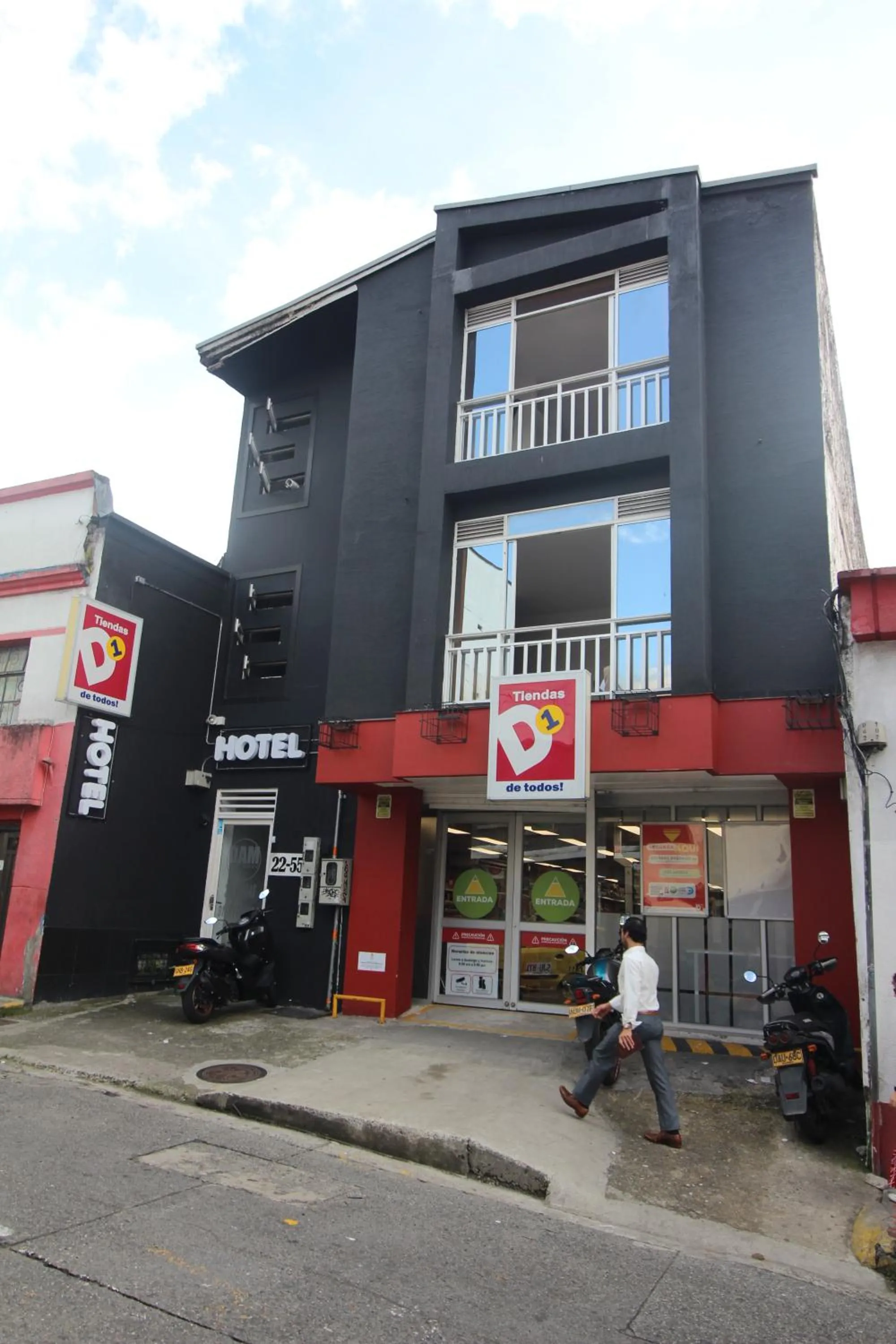 Facade/entrance in DAM Hotel Pereira