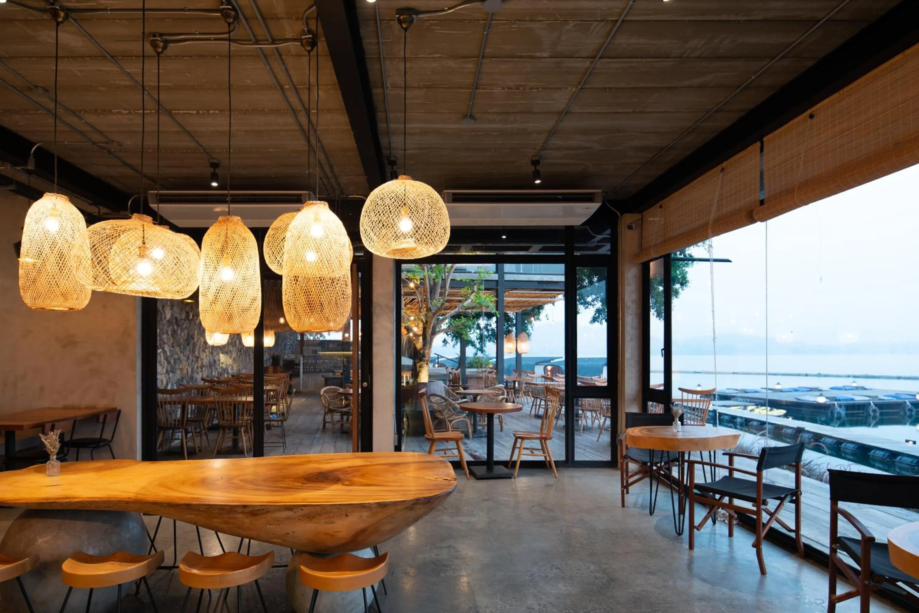 Restaurant/places to eat in Z9 Resort