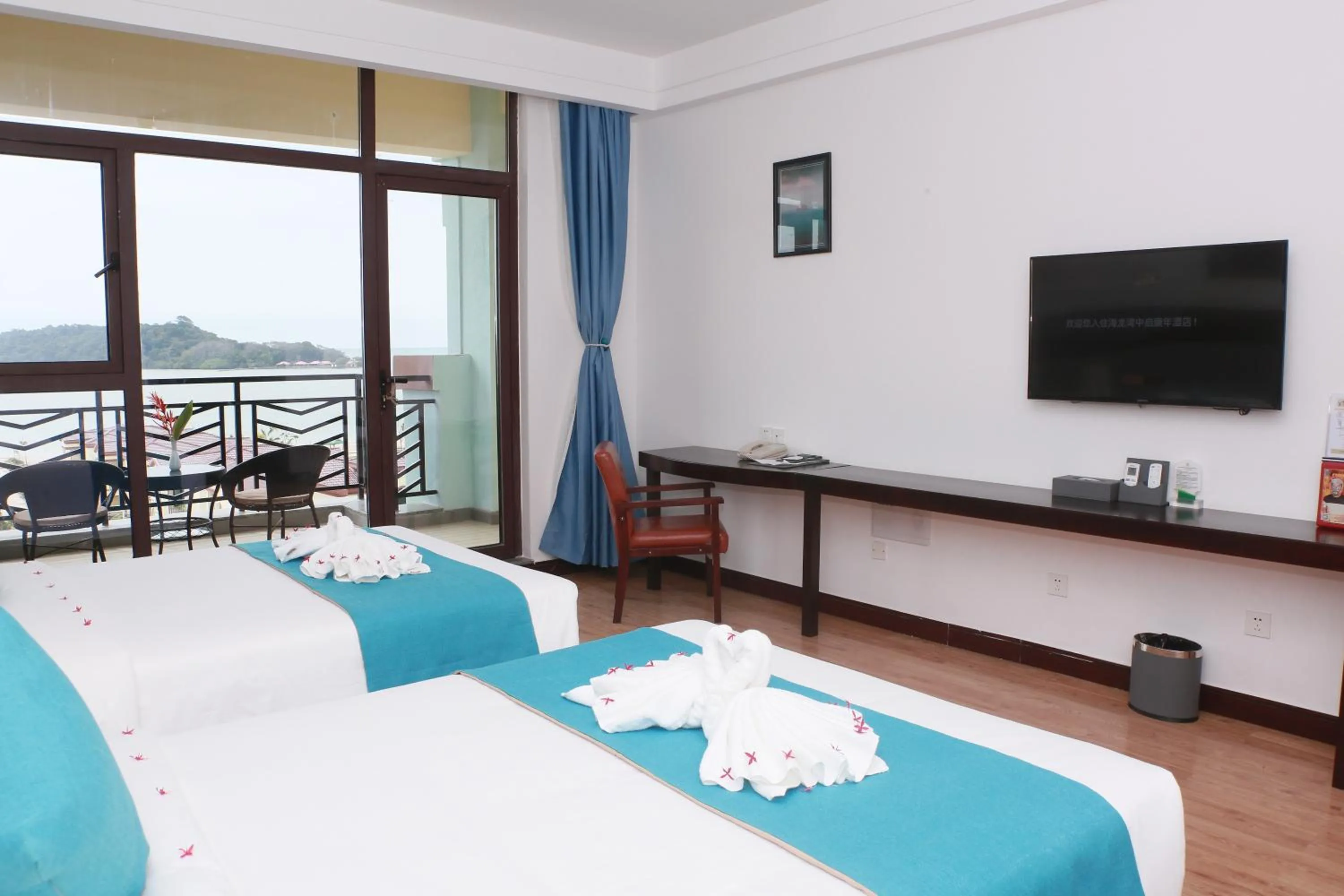 Bed in Sealong Bay ZhongQi Conifer Hotel 海龙湾中启康年酒店