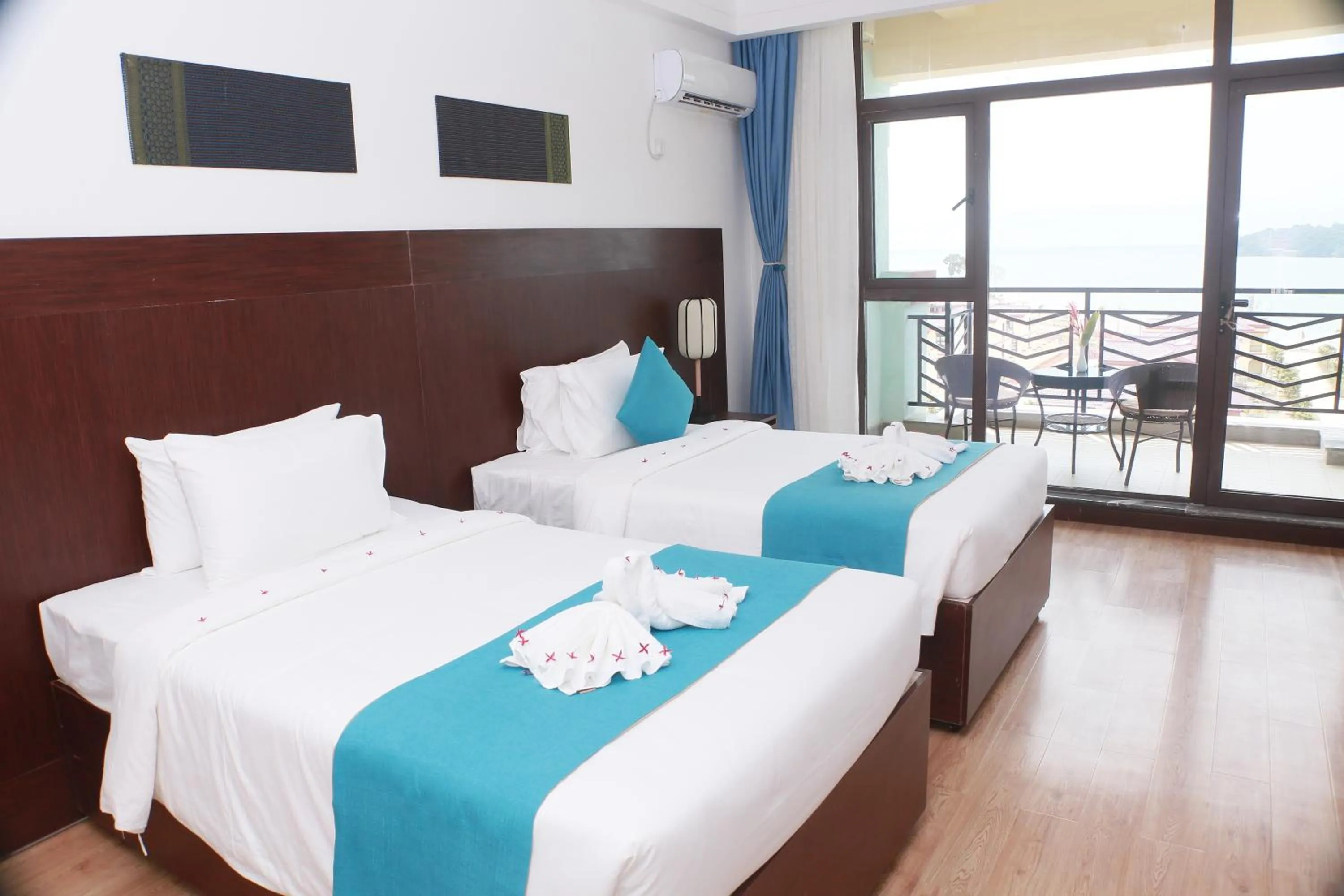 Bed in Sealong Bay ZhongQi Conifer Hotel 海龙湾中启康年酒店