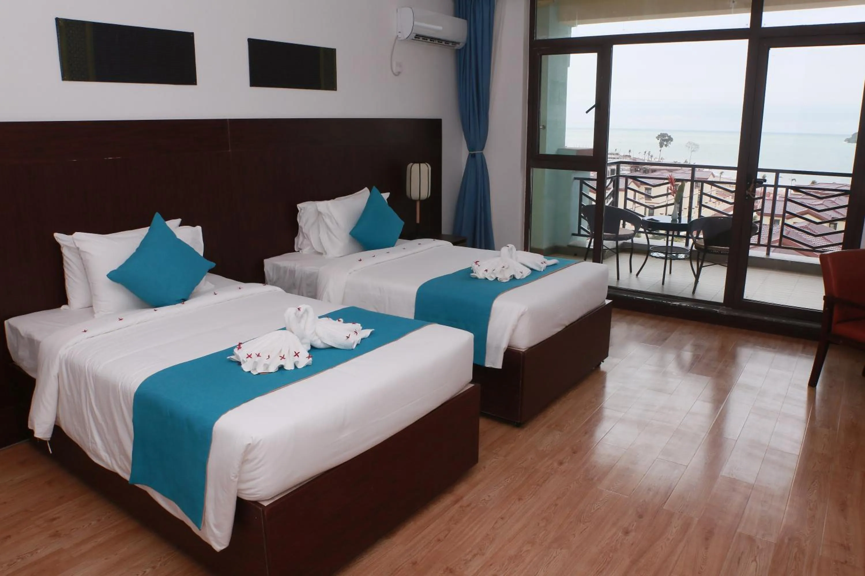 Bed in Sealong Bay ZhongQi Conifer Hotel 海龙湾中启康年酒店