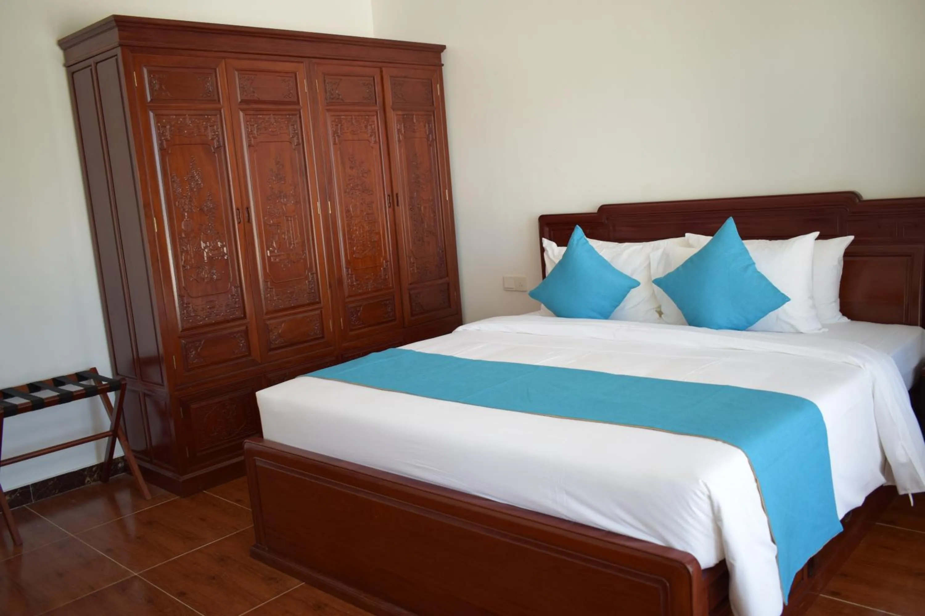 Bed in Sealong Bay ZhongQi Conifer Hotel 海龙湾中启康年酒店