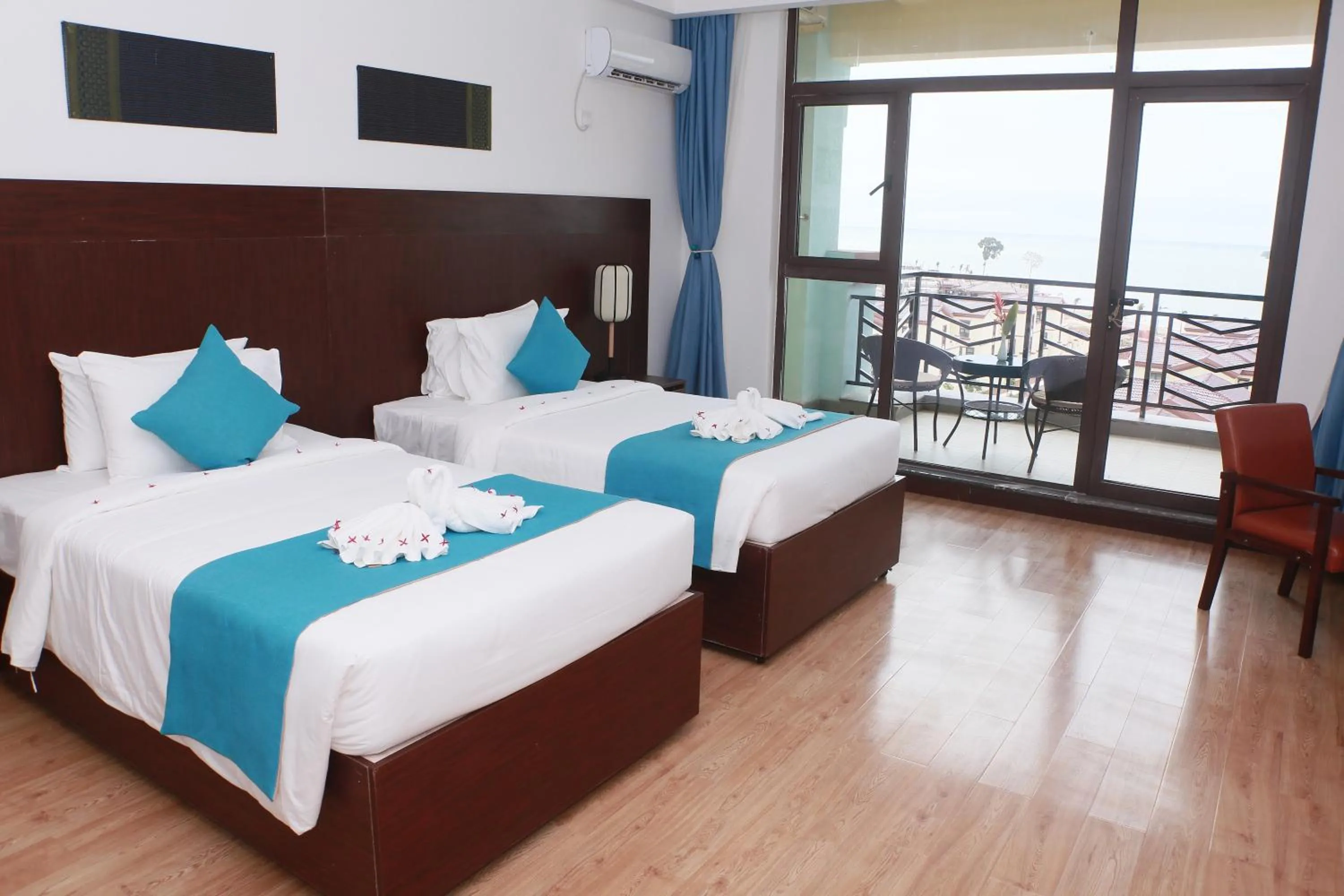 Bed in Sealong Bay ZhongQi Conifer Hotel 海龙湾中启康年酒店