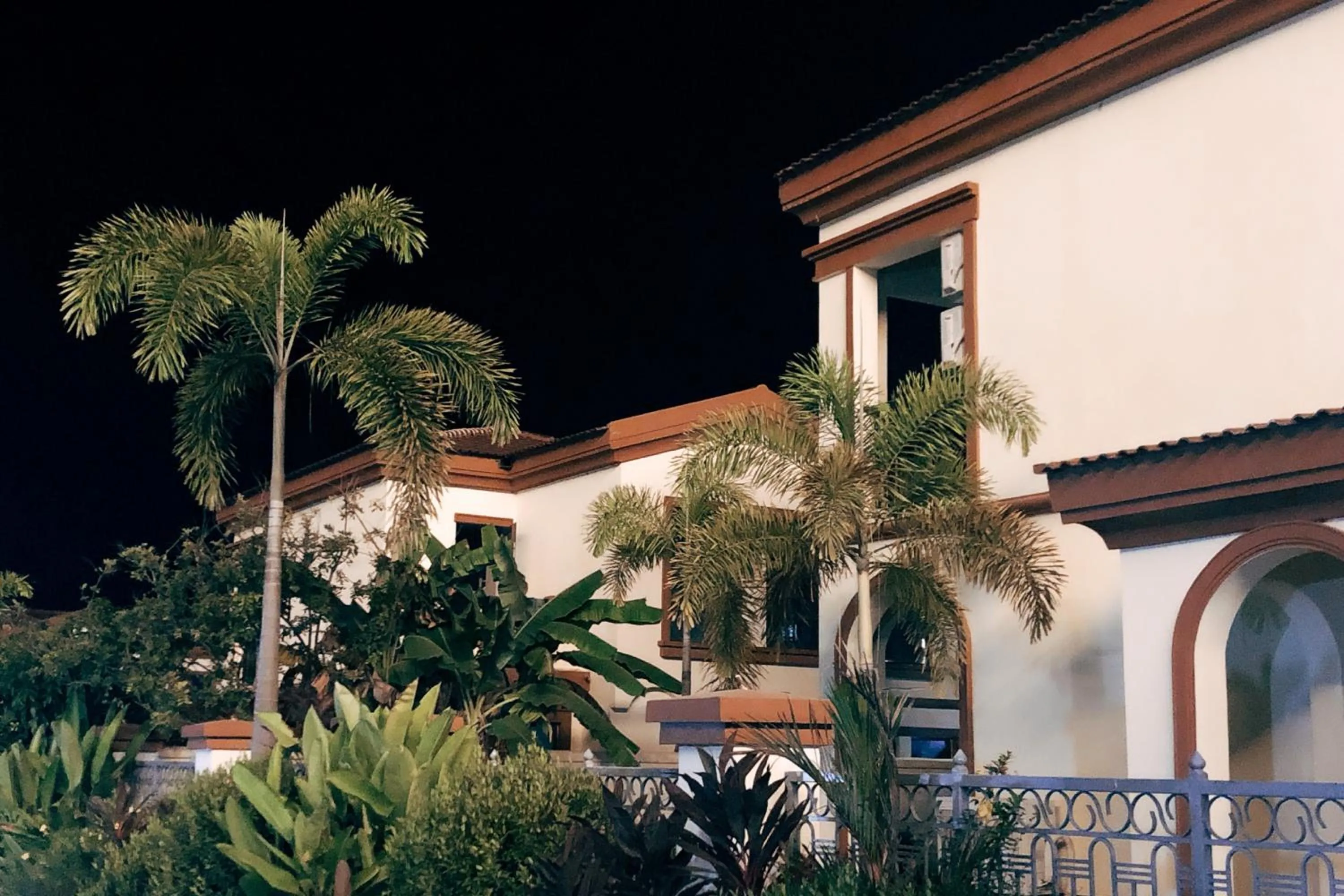 Property building in Sealong Bay ZhongQi Conifer Hotel 海龙湾中启康年酒店