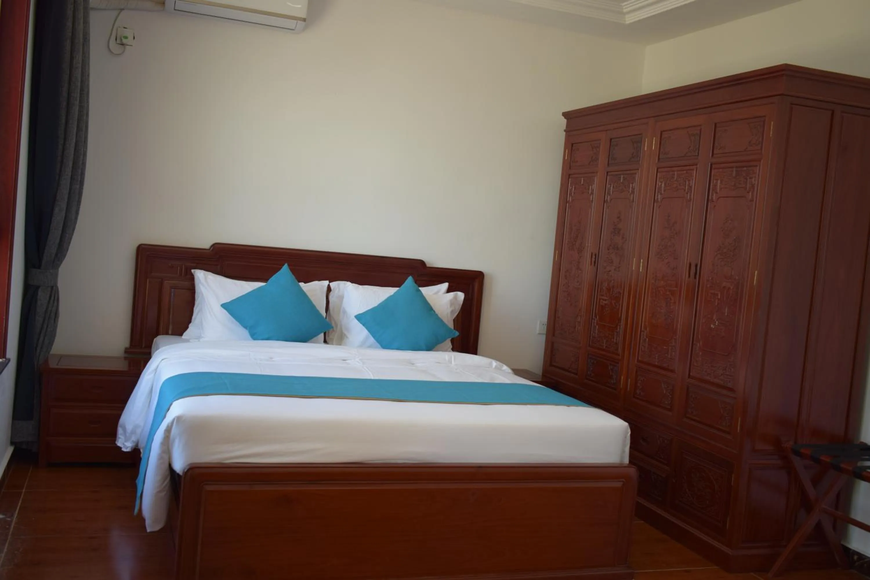Bed in Sealong Bay ZhongQi Conifer Hotel 海龙湾中启康年酒店