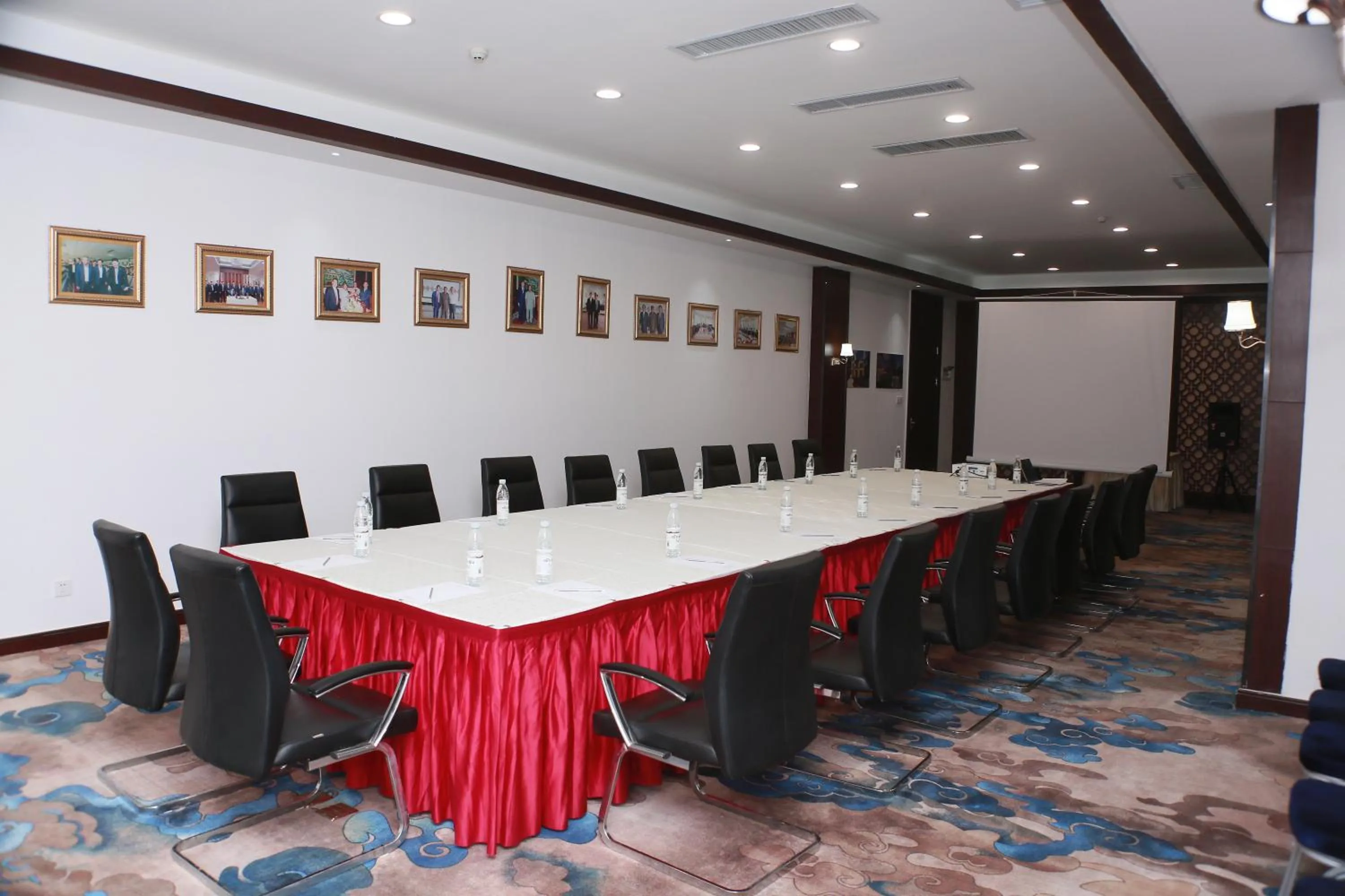 Business facilities in Sealong Bay ZhongQi Conifer Hotel 海龙湾中启康年酒店