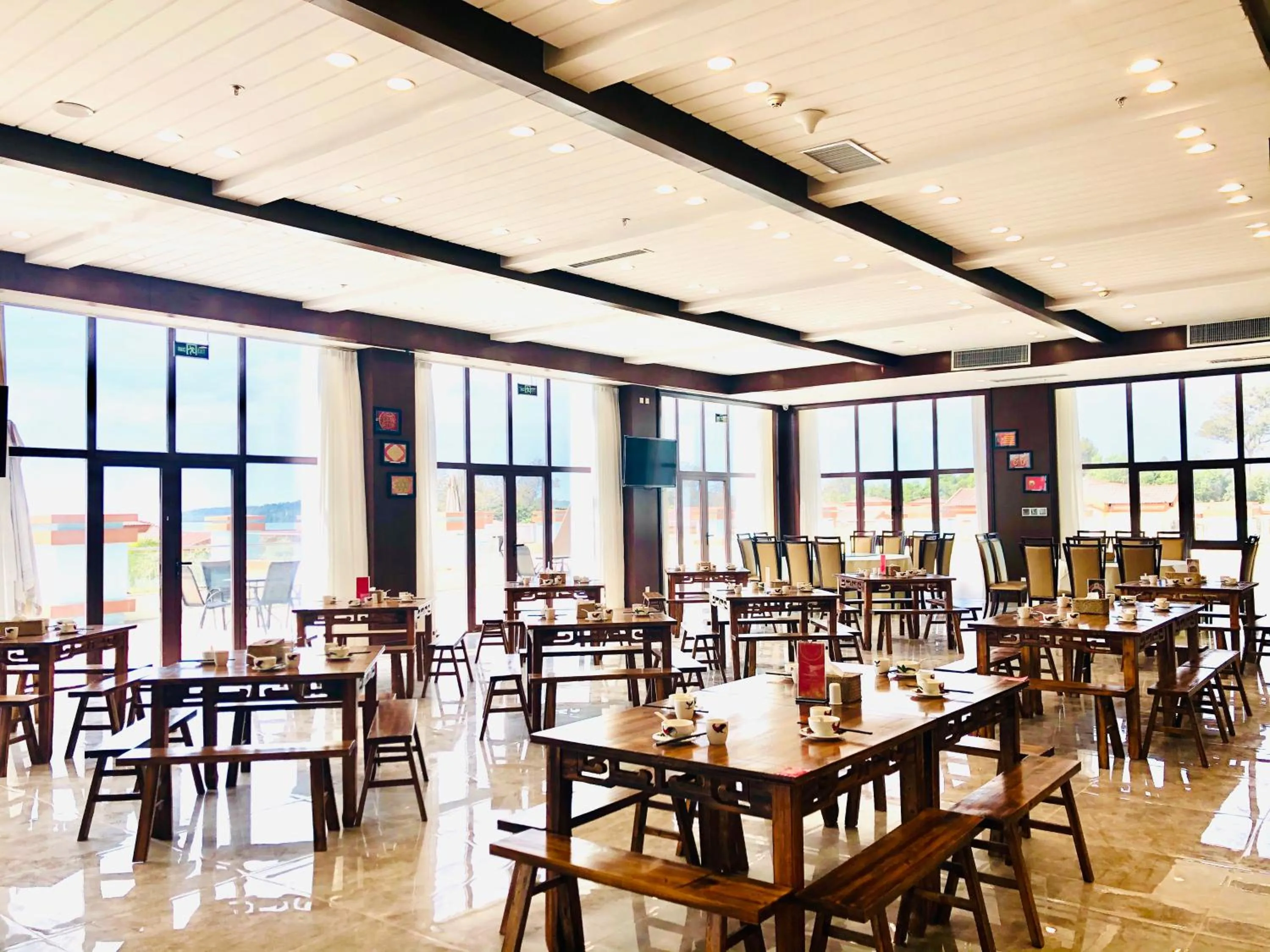 Restaurant/places to eat in Sealong Bay ZhongQi Conifer Hotel 海龙湾中启康年酒店