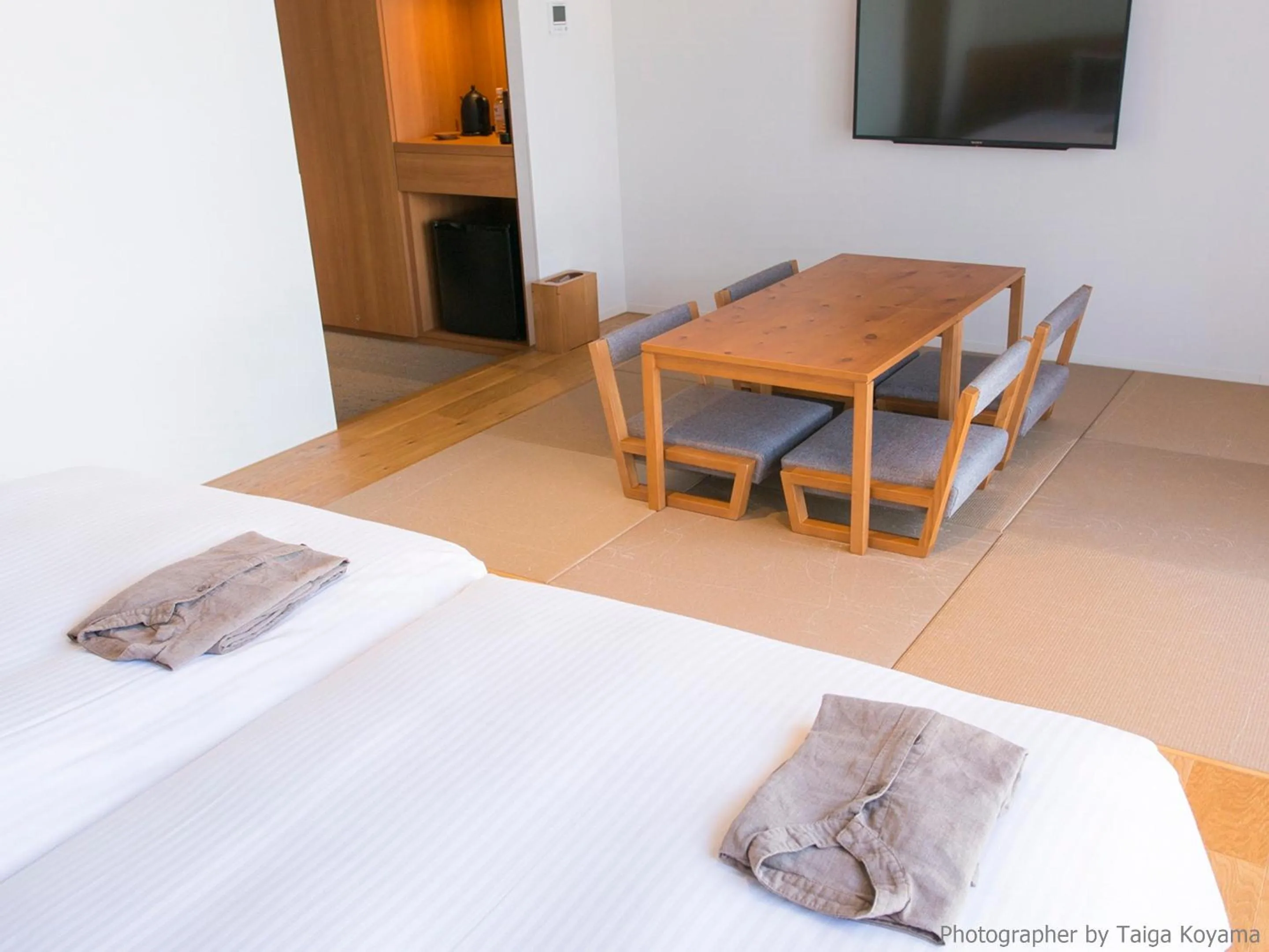 Text overlay, Bed in HOTEL STRATA NAHA