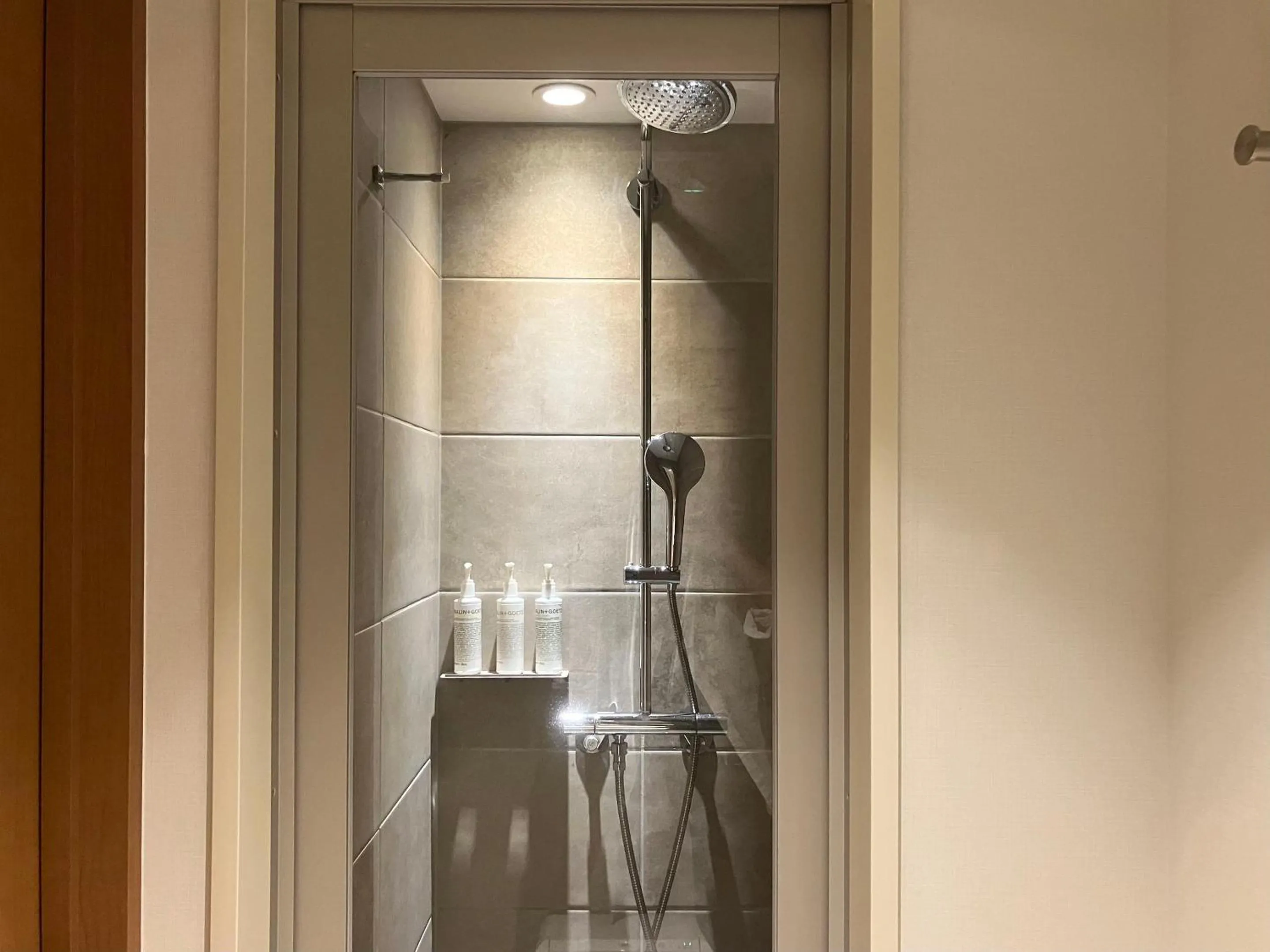Shower in HOTEL STRATA NAHA