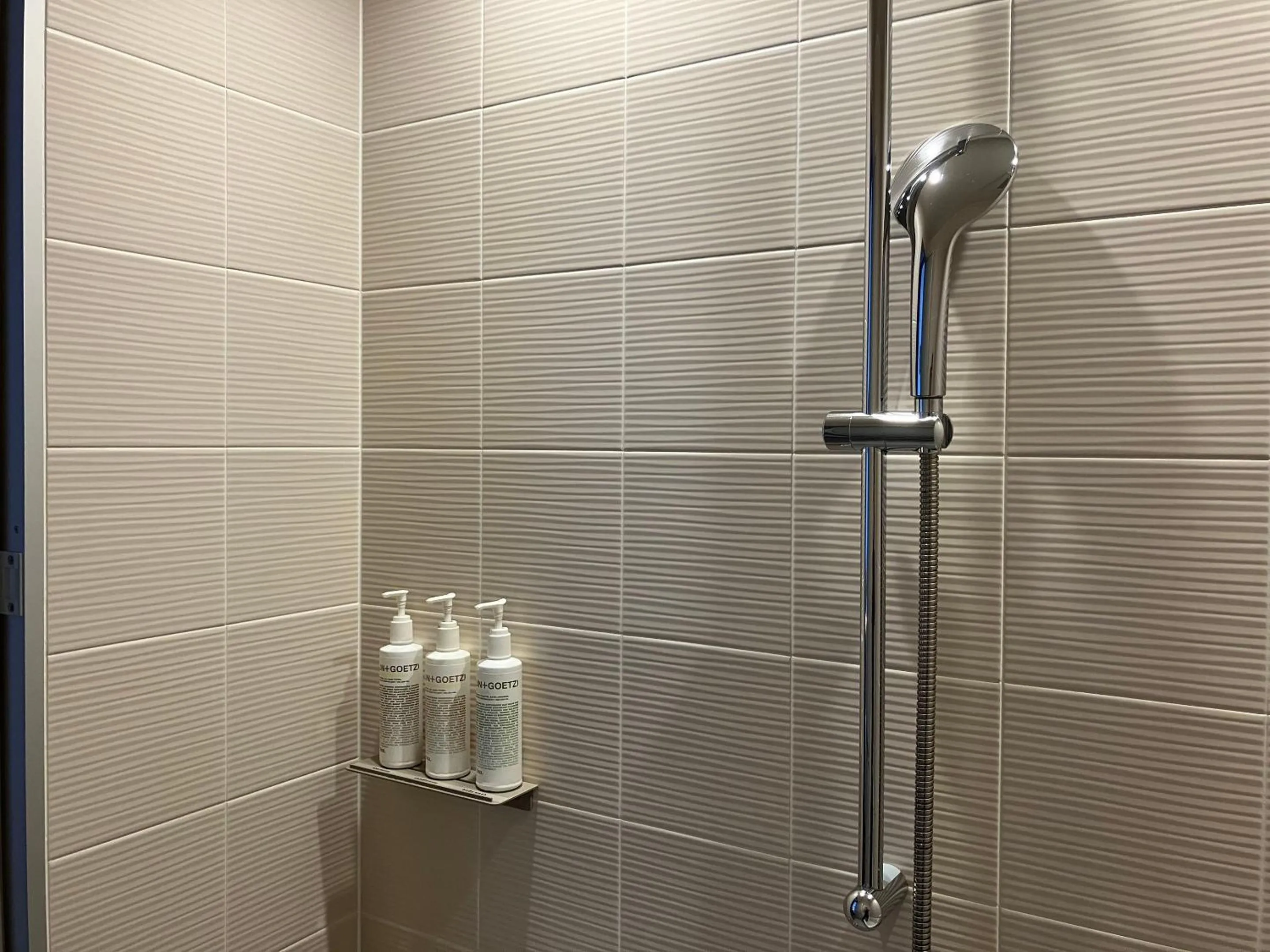 Shower in HOTEL STRATA NAHA