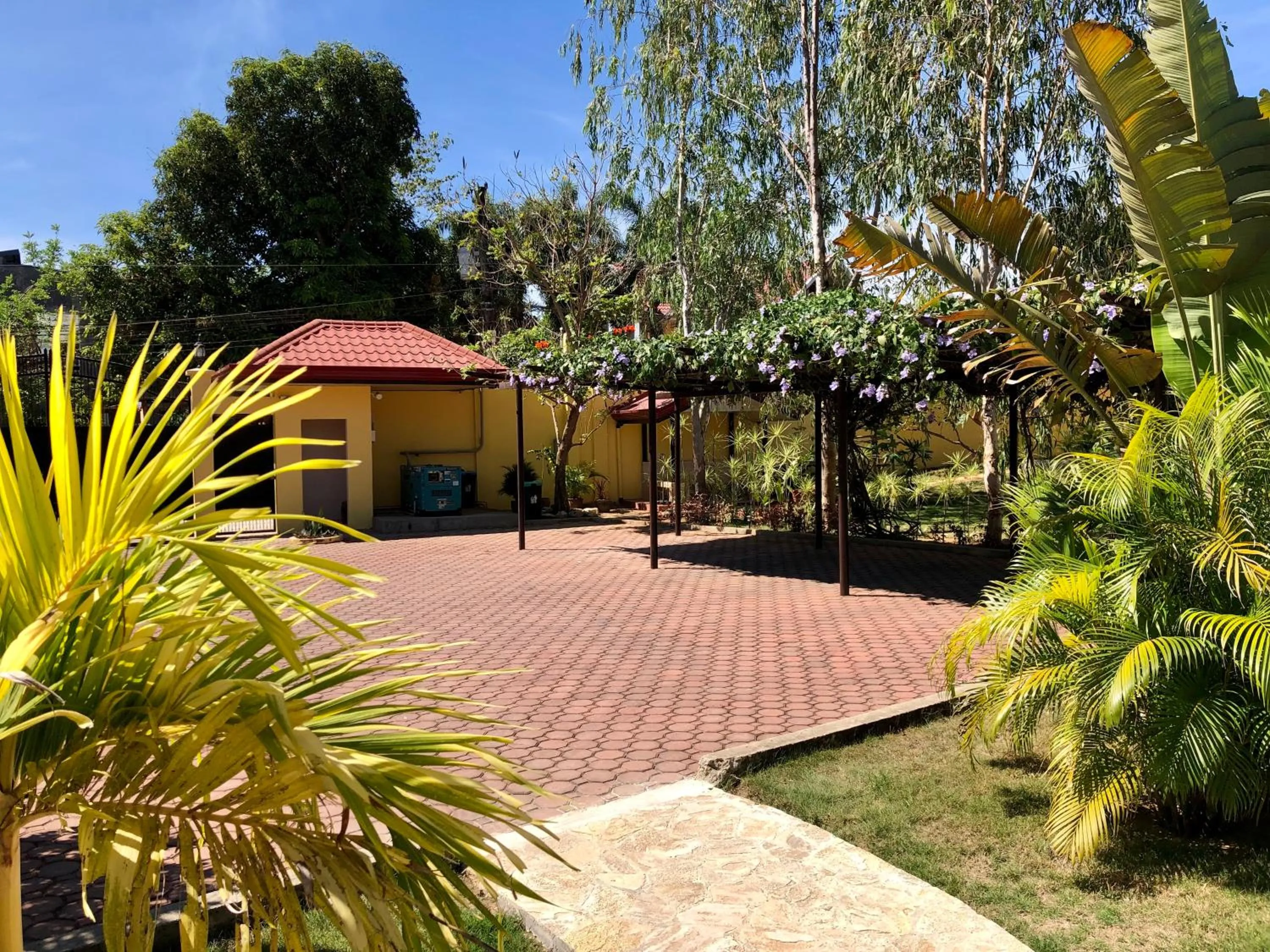 Parking in Strutz Art Garden Resort