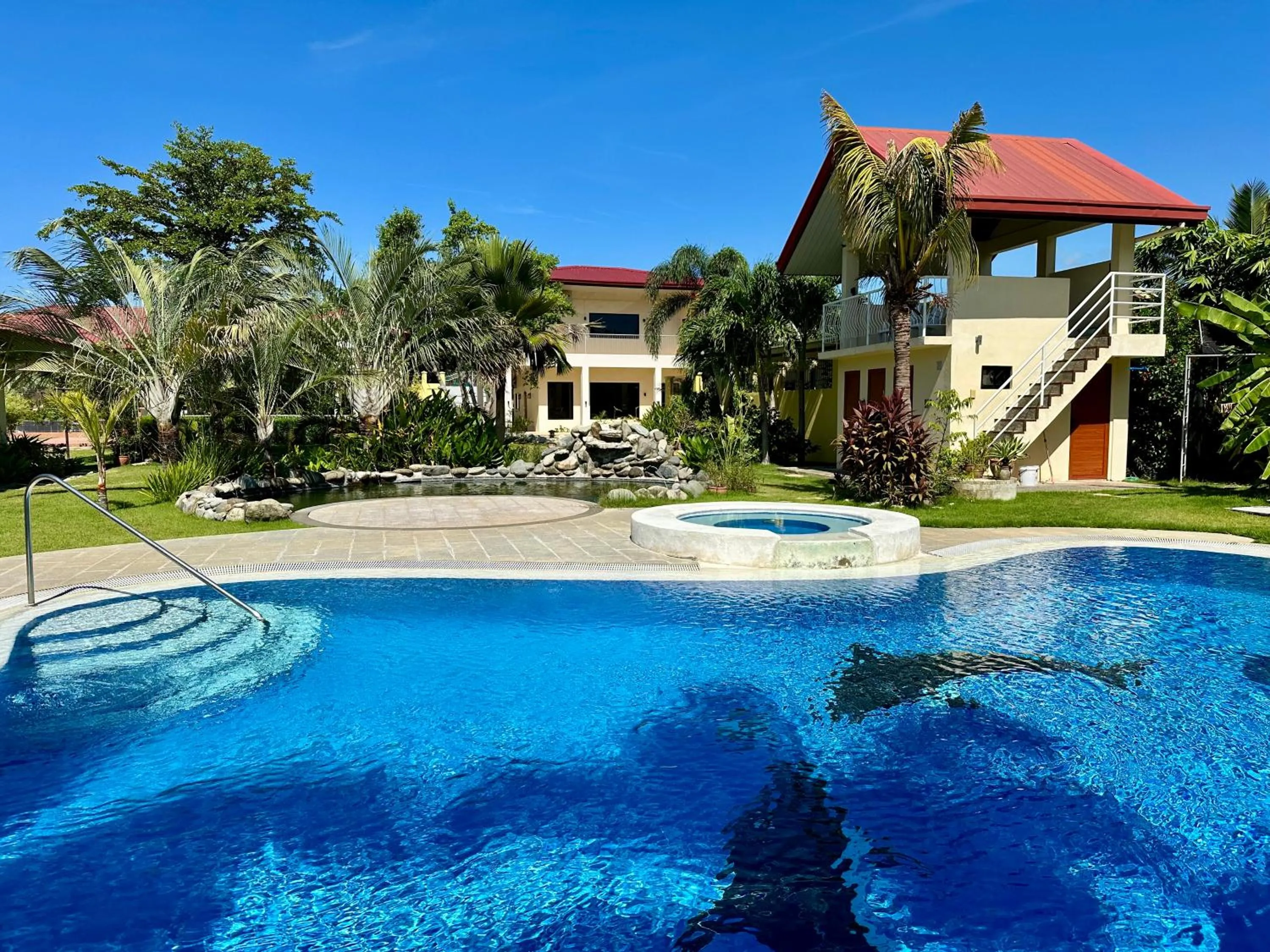 Swimming pool in Strutz Art Garden Resort