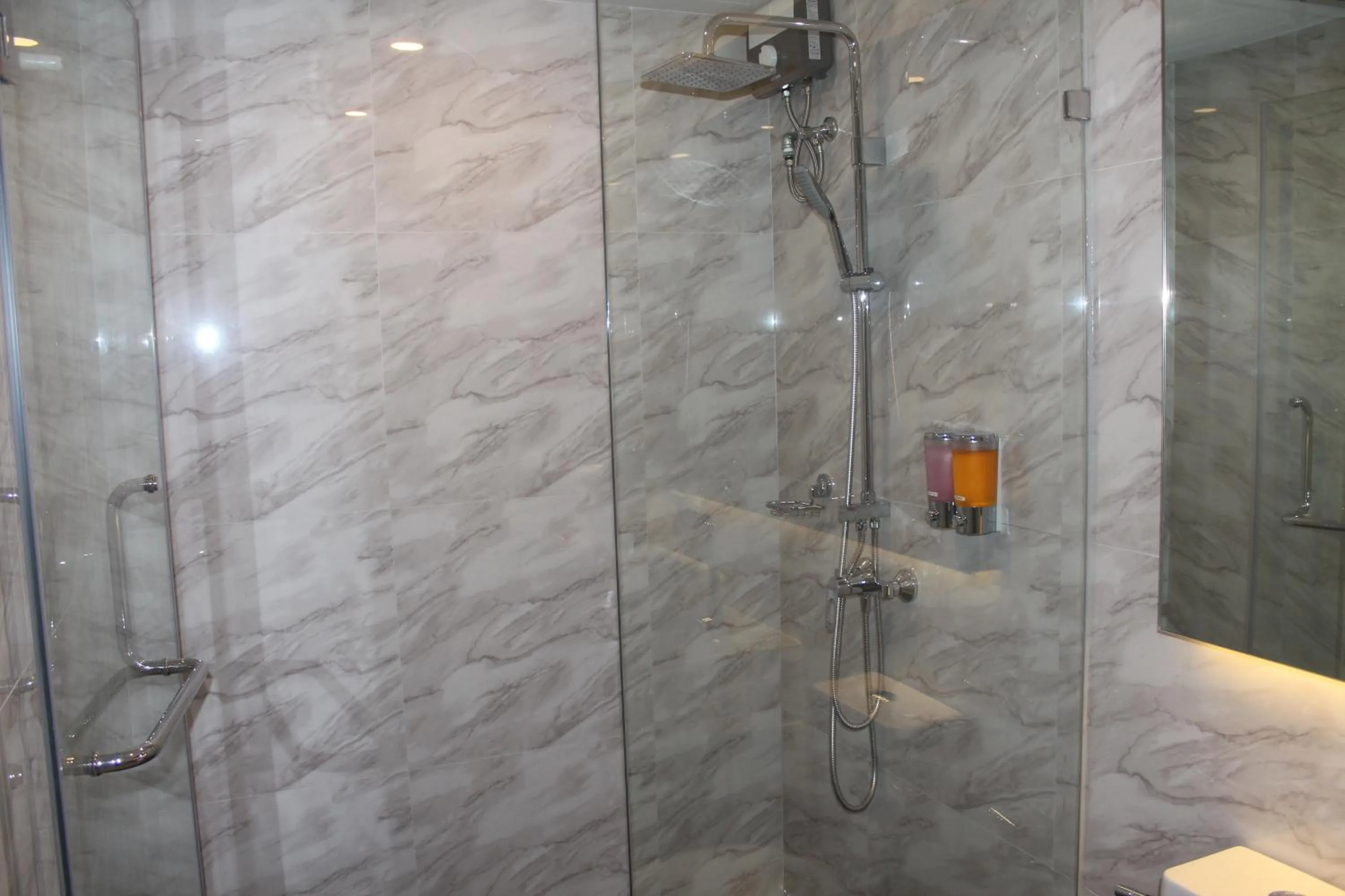 Shower in H-District Boutique Poshotel