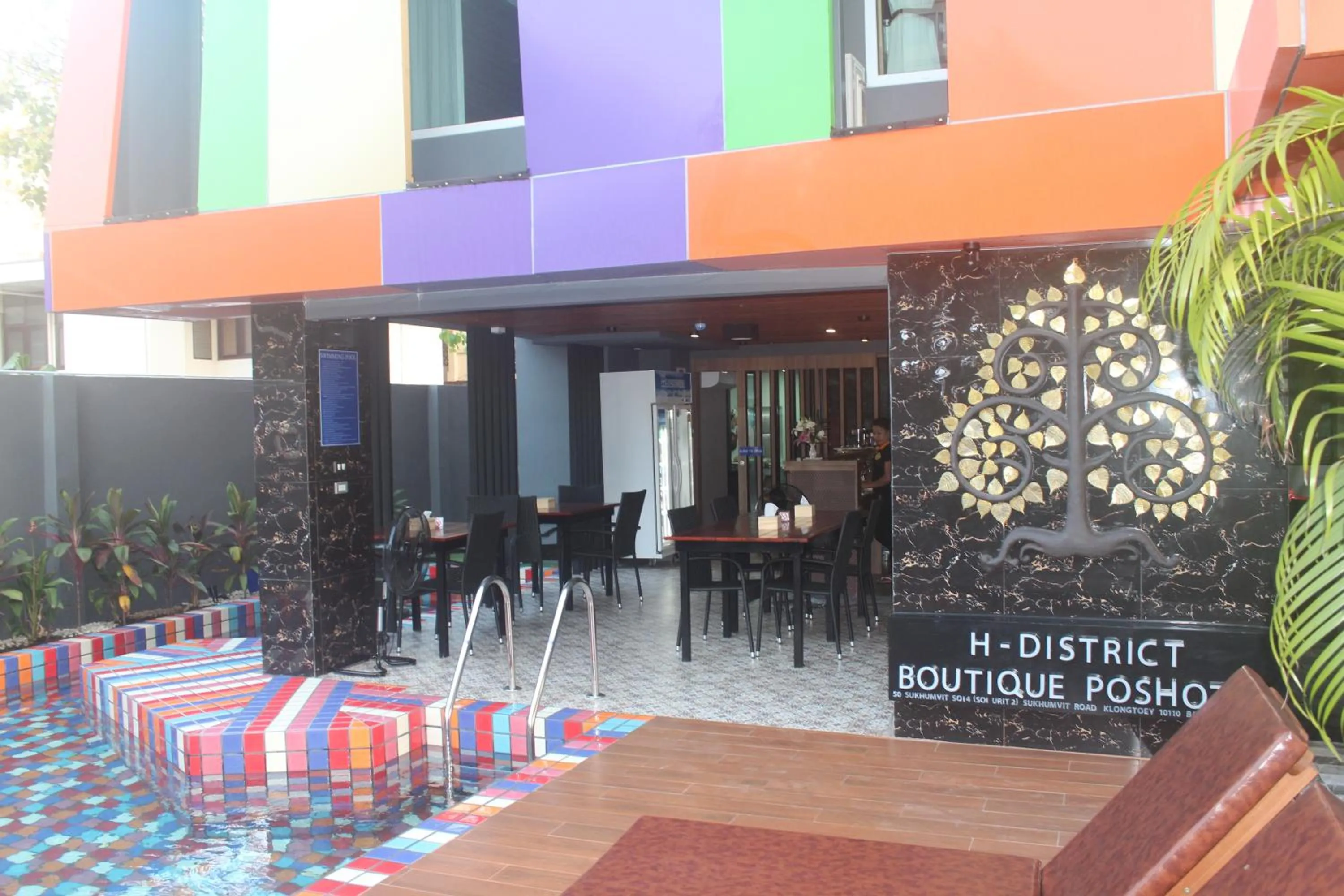 Property logo or sign in H-District Boutique Poshotel