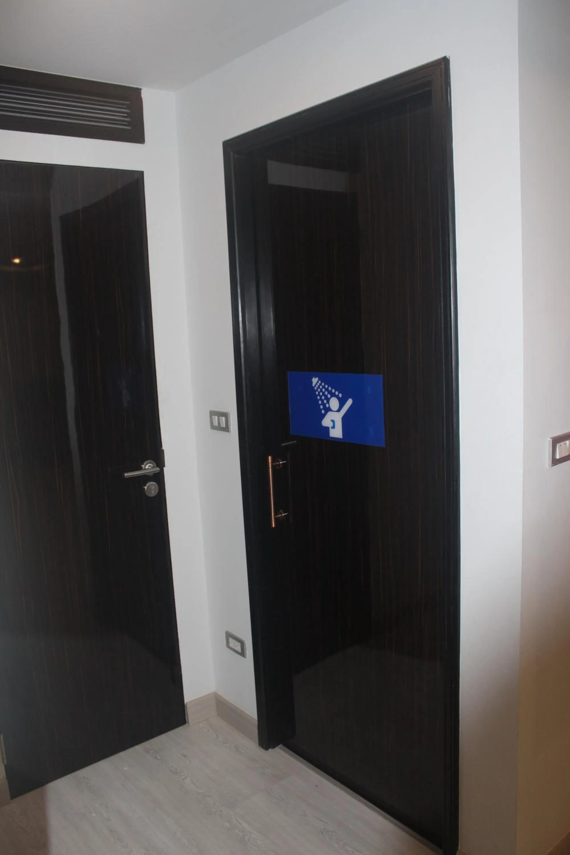 Shower in H-District Boutique Poshotel