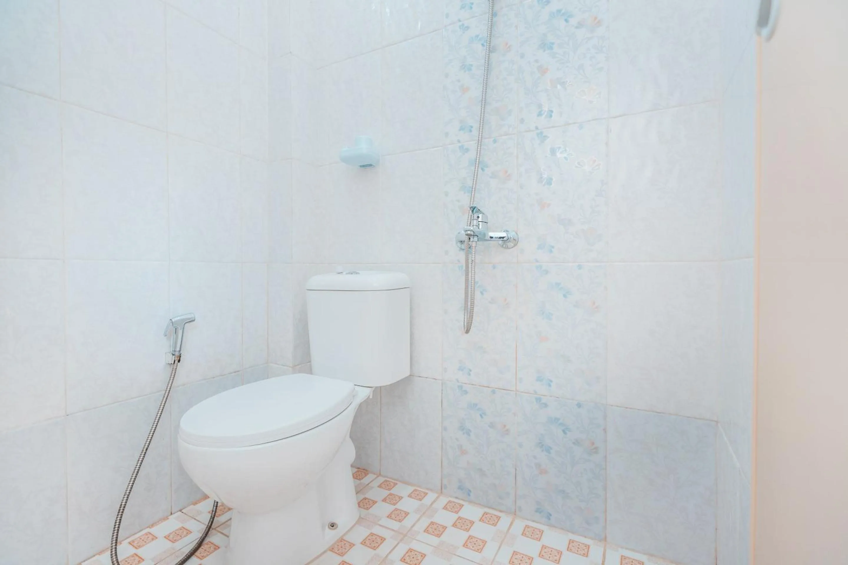 Bathroom in OYO Life 2658 Kost Rasyamada