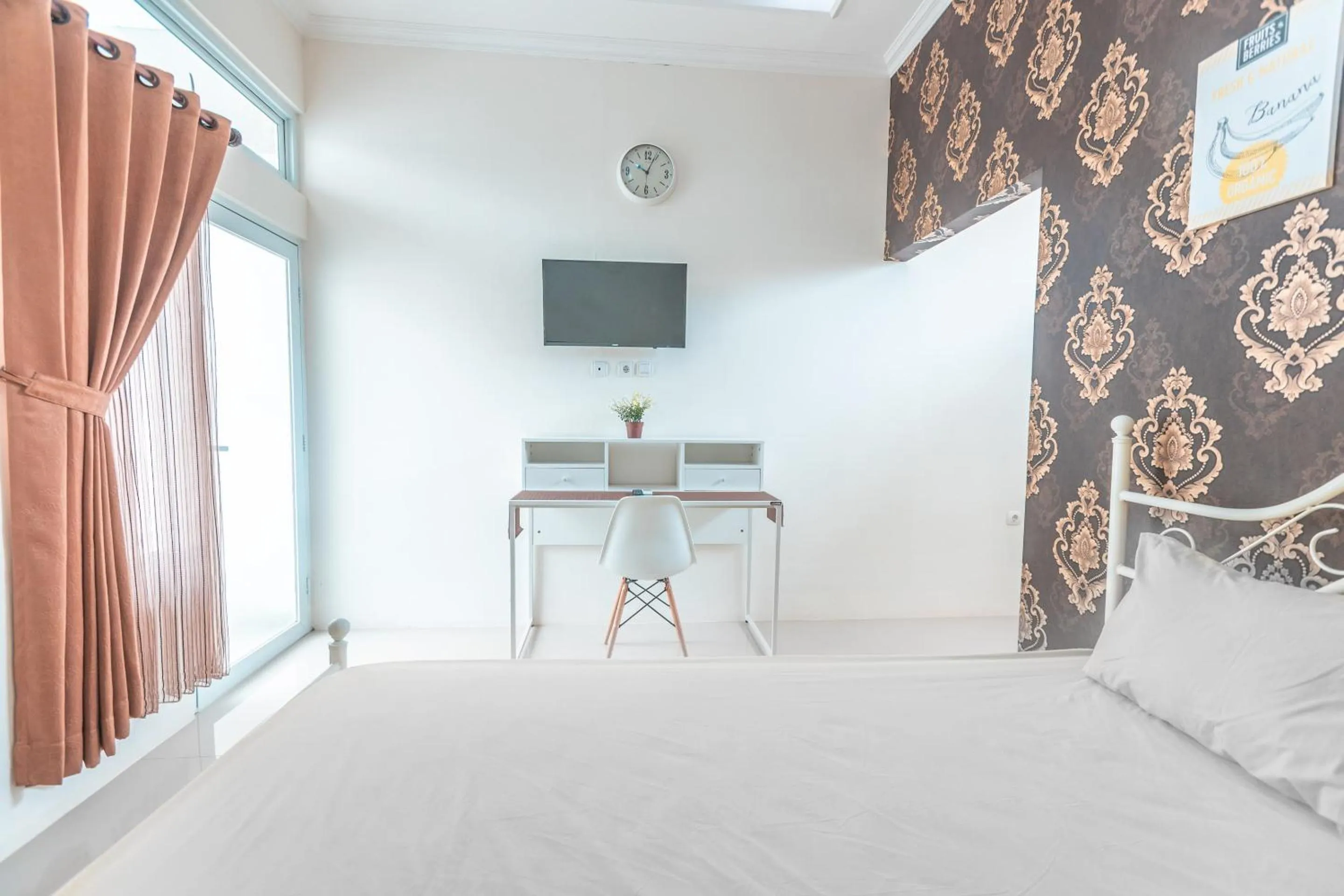 Bedroom, Bed in OYO Life 2658 Kost Rasyamada