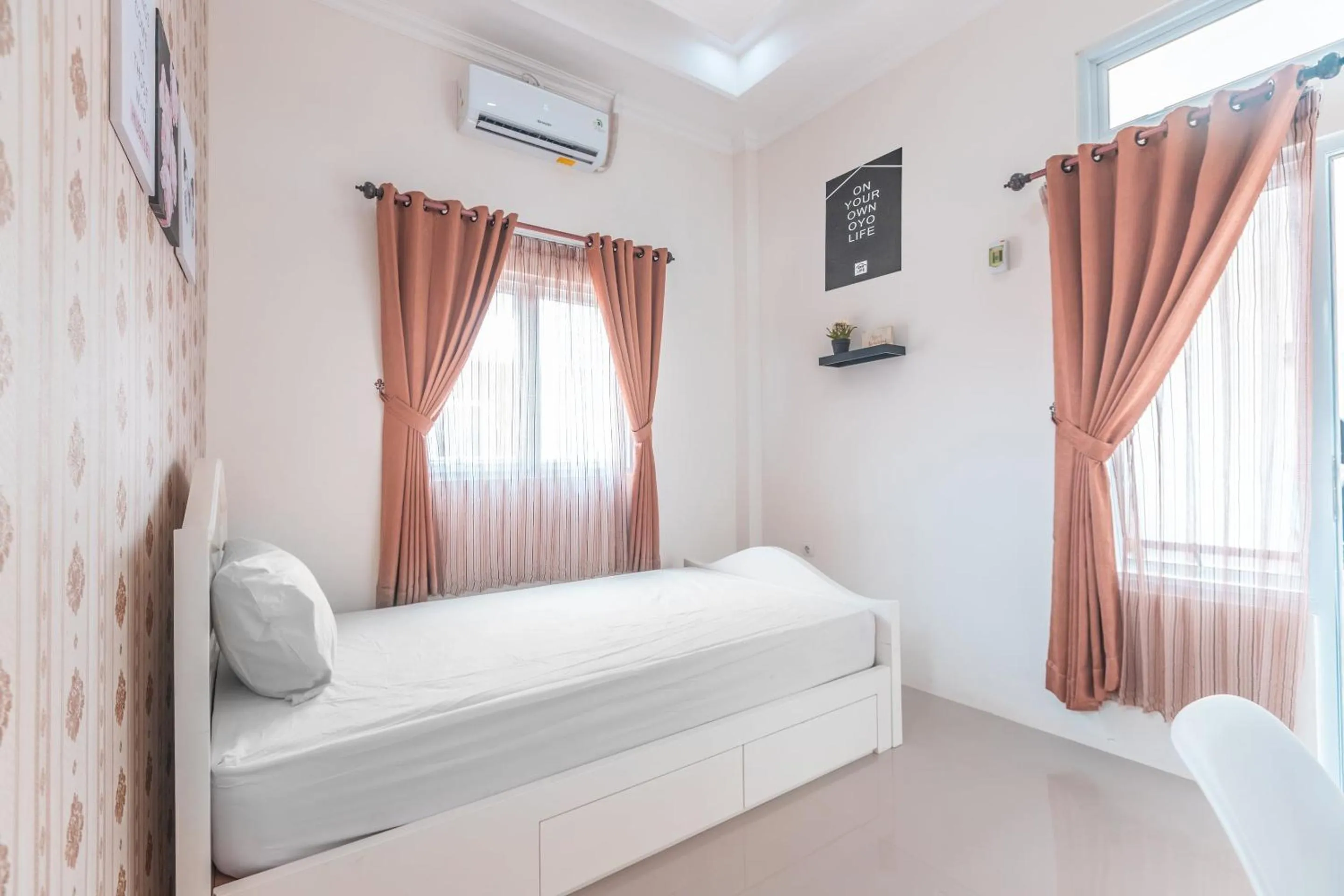 Bedroom, Bed in OYO Life 2658 Kost Rasyamada