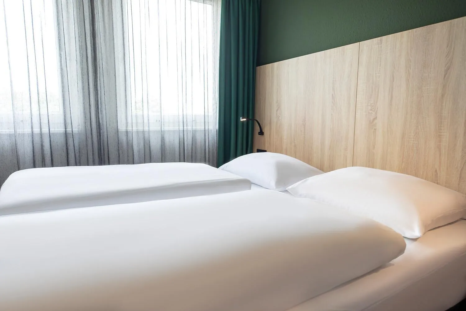 Bed in ACHAT Hotel Monheim am Rhein