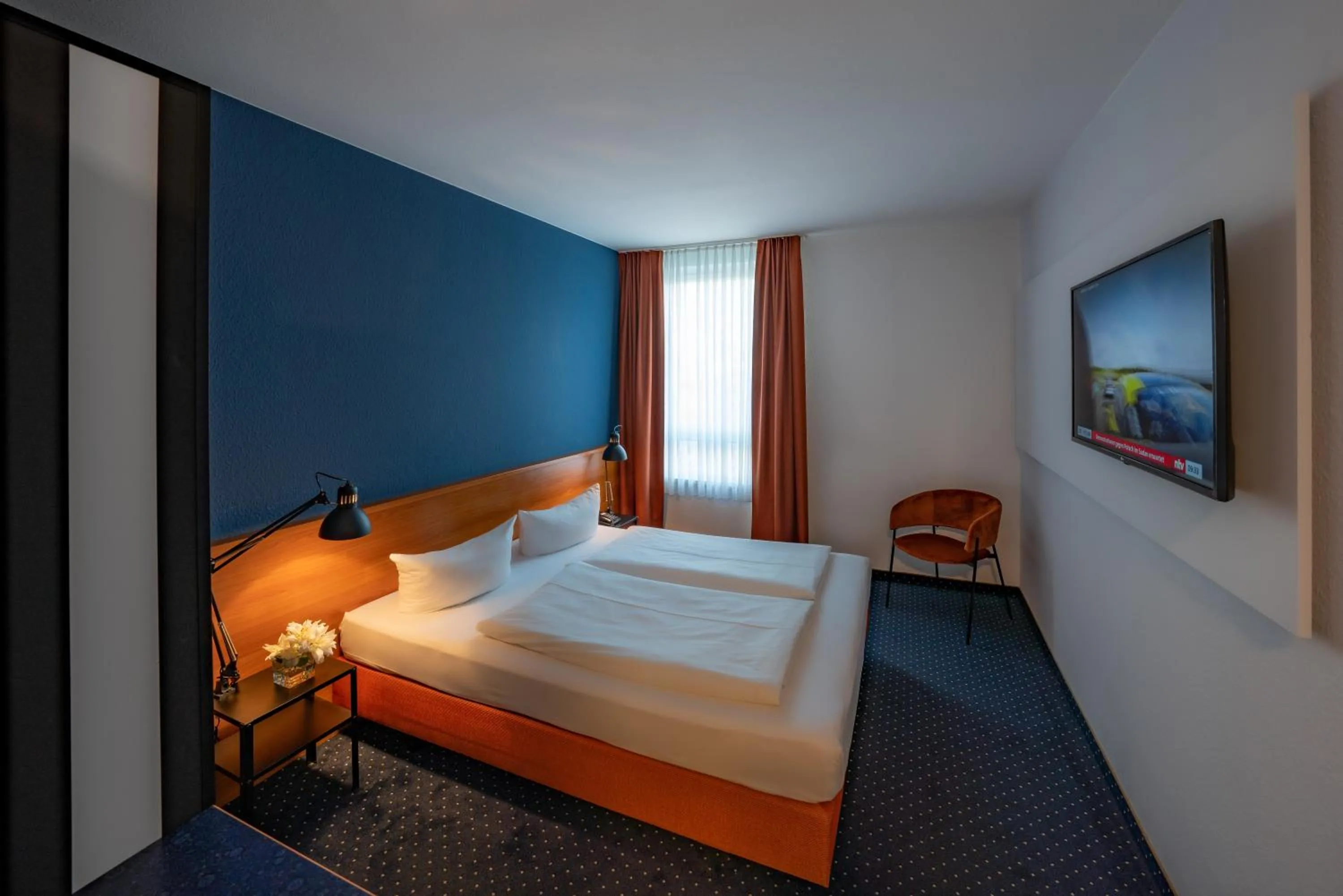Photo of the whole room, Bed in ACHAT Hotel Dresden Altstadt