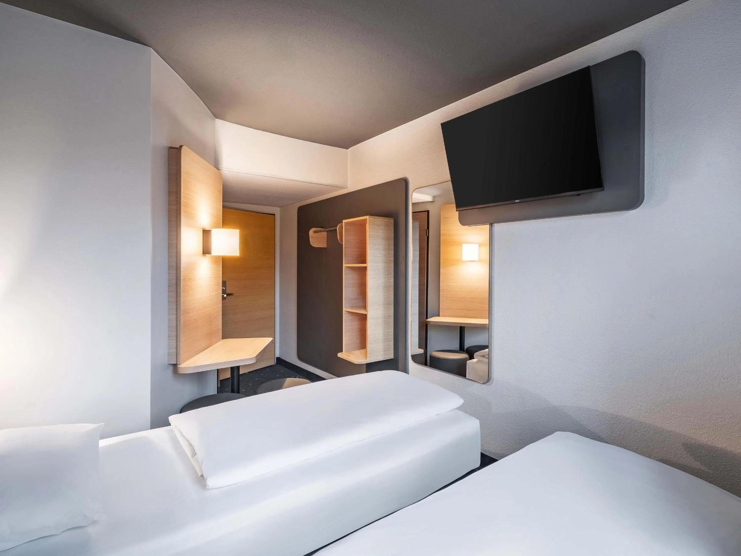 Photo of the whole room, Bed in B&B HOTEL Mainz-Süd