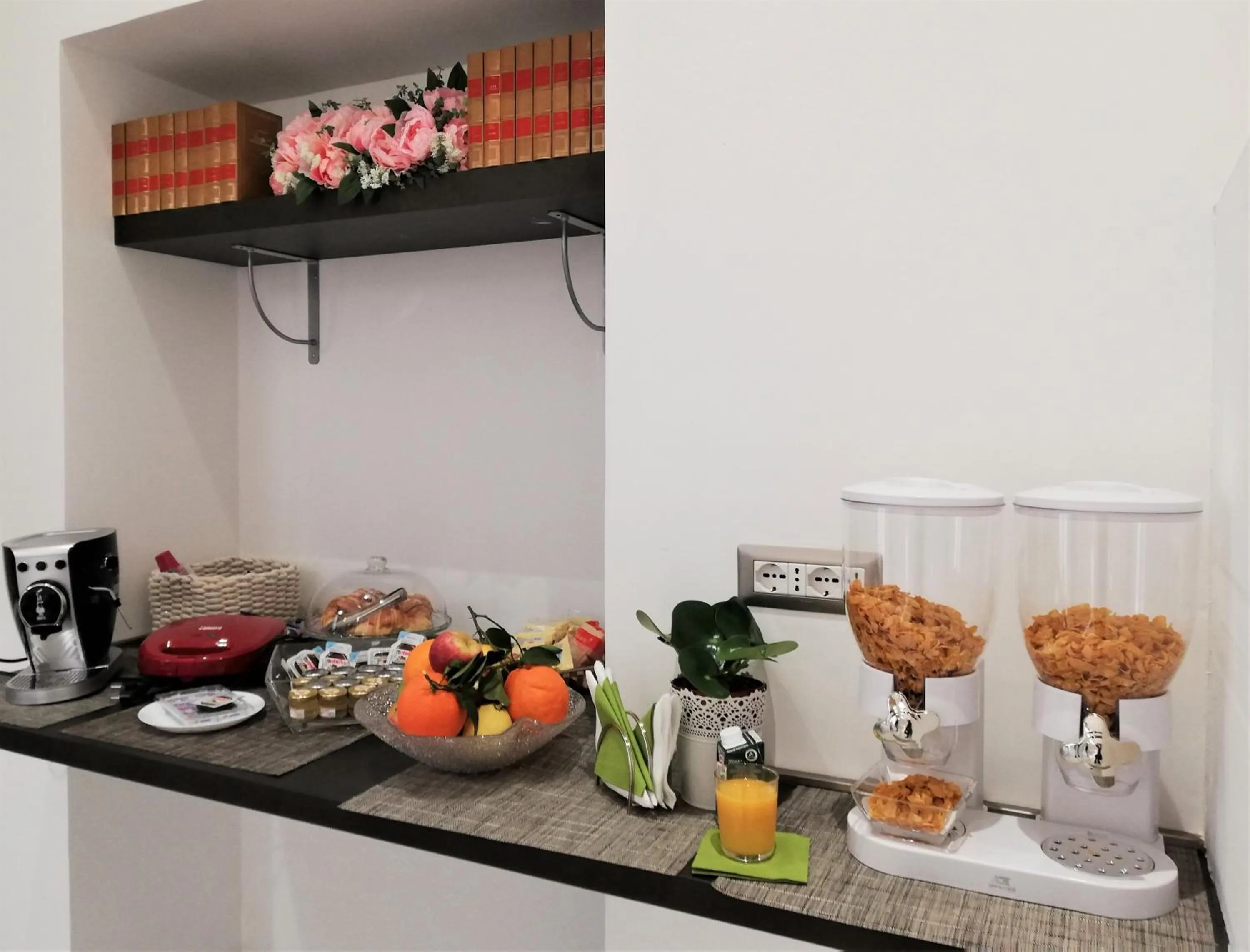 Buffet breakfast in Capitelli