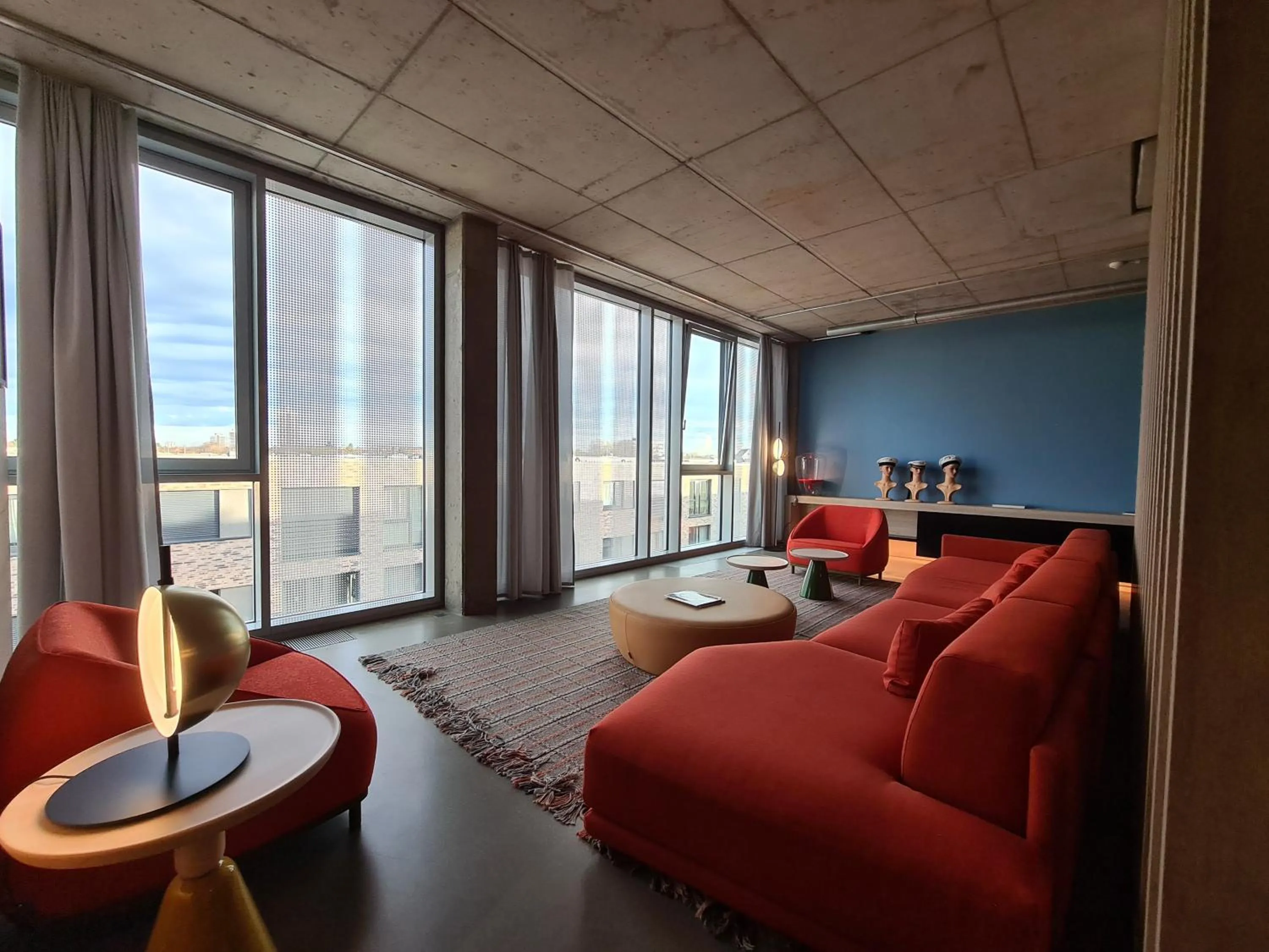 Communal lounge/ TV room in Koncept Hotel Josefine