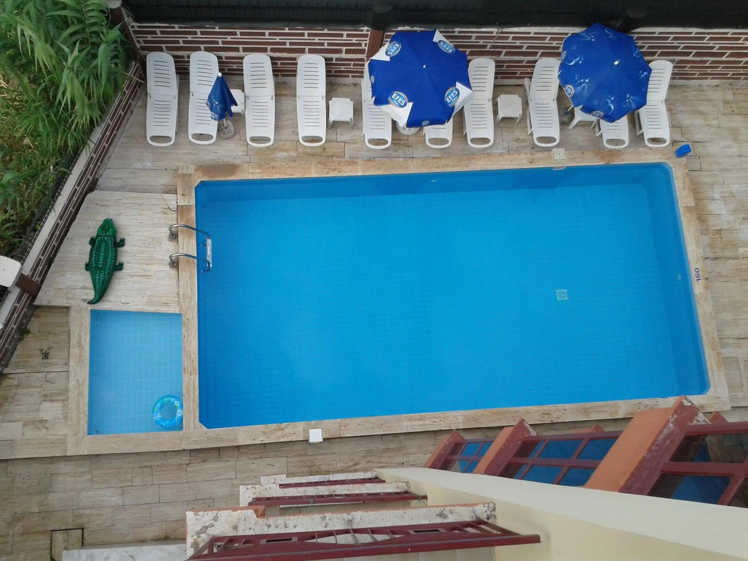 Swimming pool in Kartal Hotel