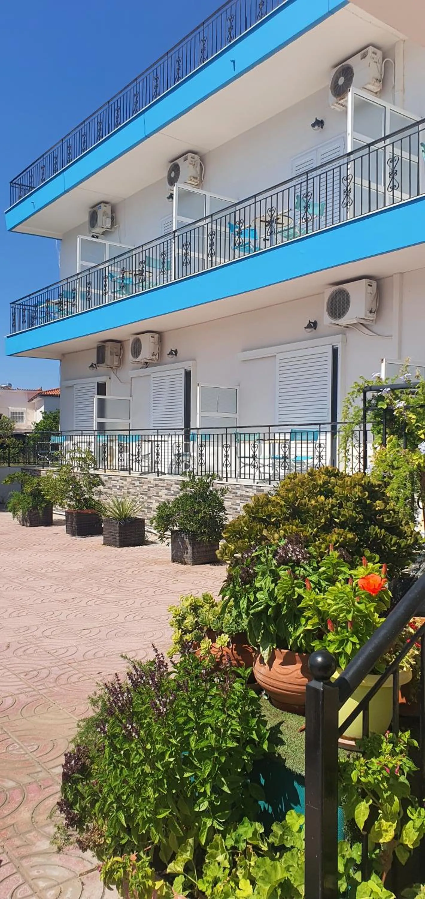 Facade/entrance in Artemis Hotel