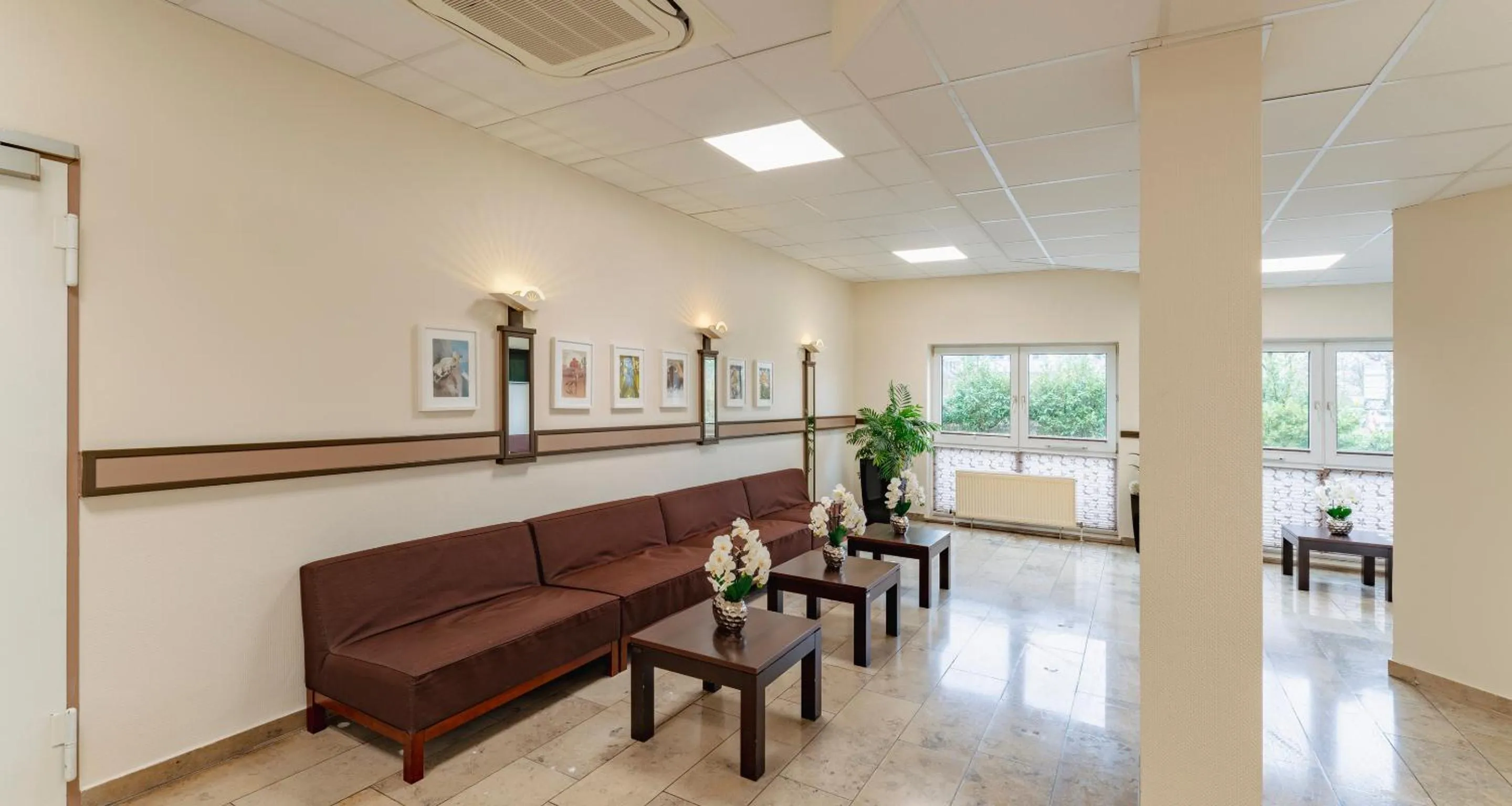 Lobby or reception in PLAZA INN Karlsruhe Nord