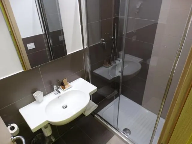 Bathroom in Hotel Il Cantico St. Peter