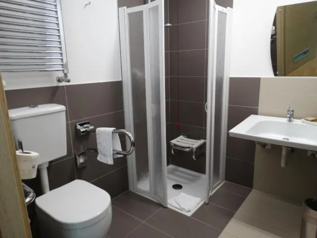 Toilet in Hotel Il Cantico St. Peter