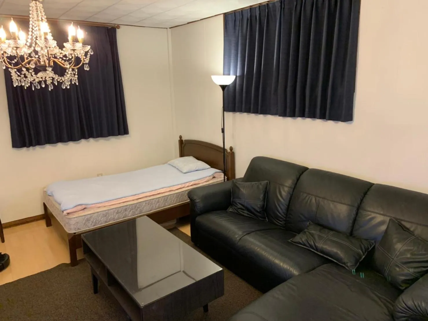 Photo of the whole room in hanare