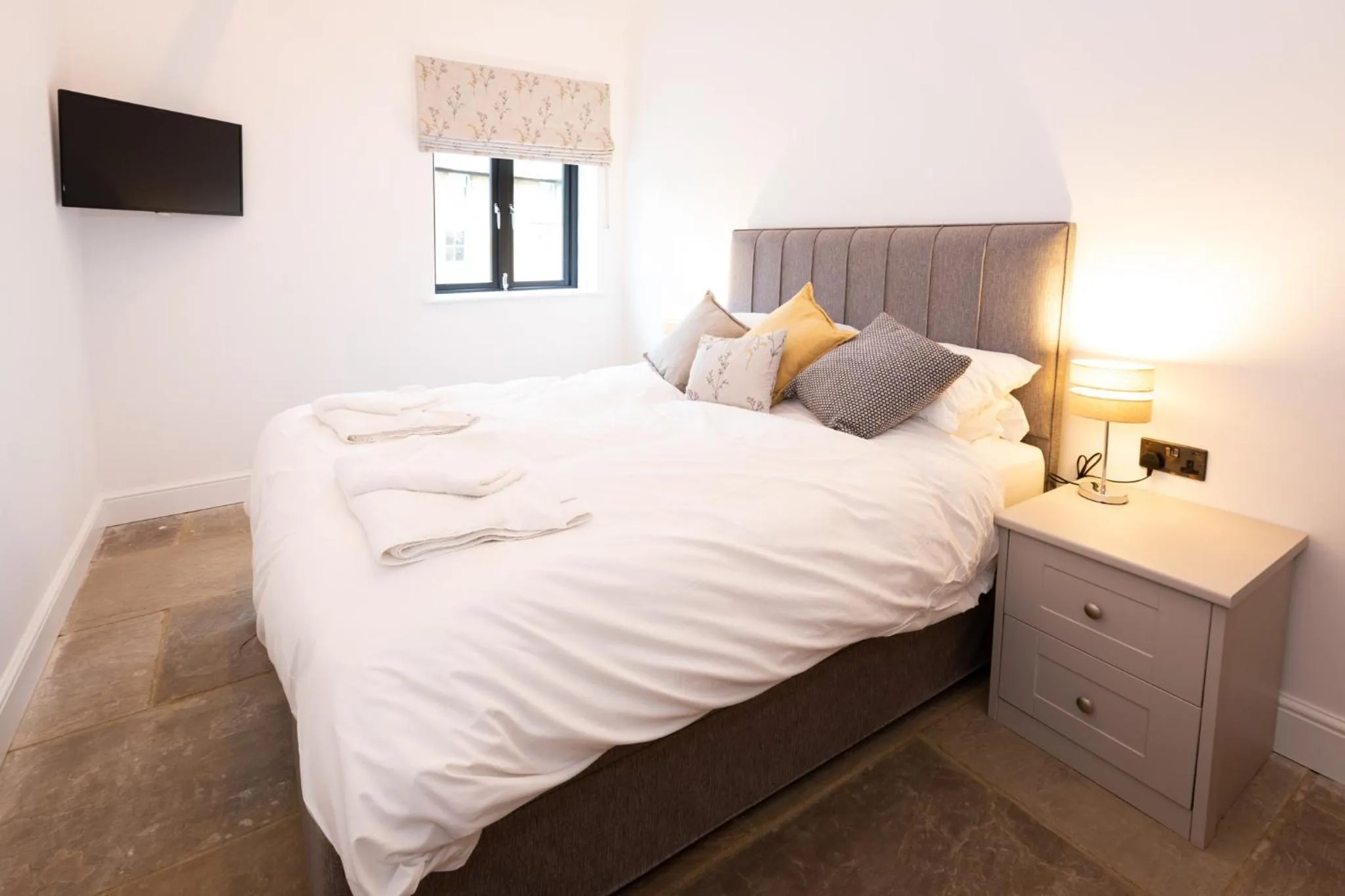 Bedroom, Bed in The Yard @ Pringle Farm