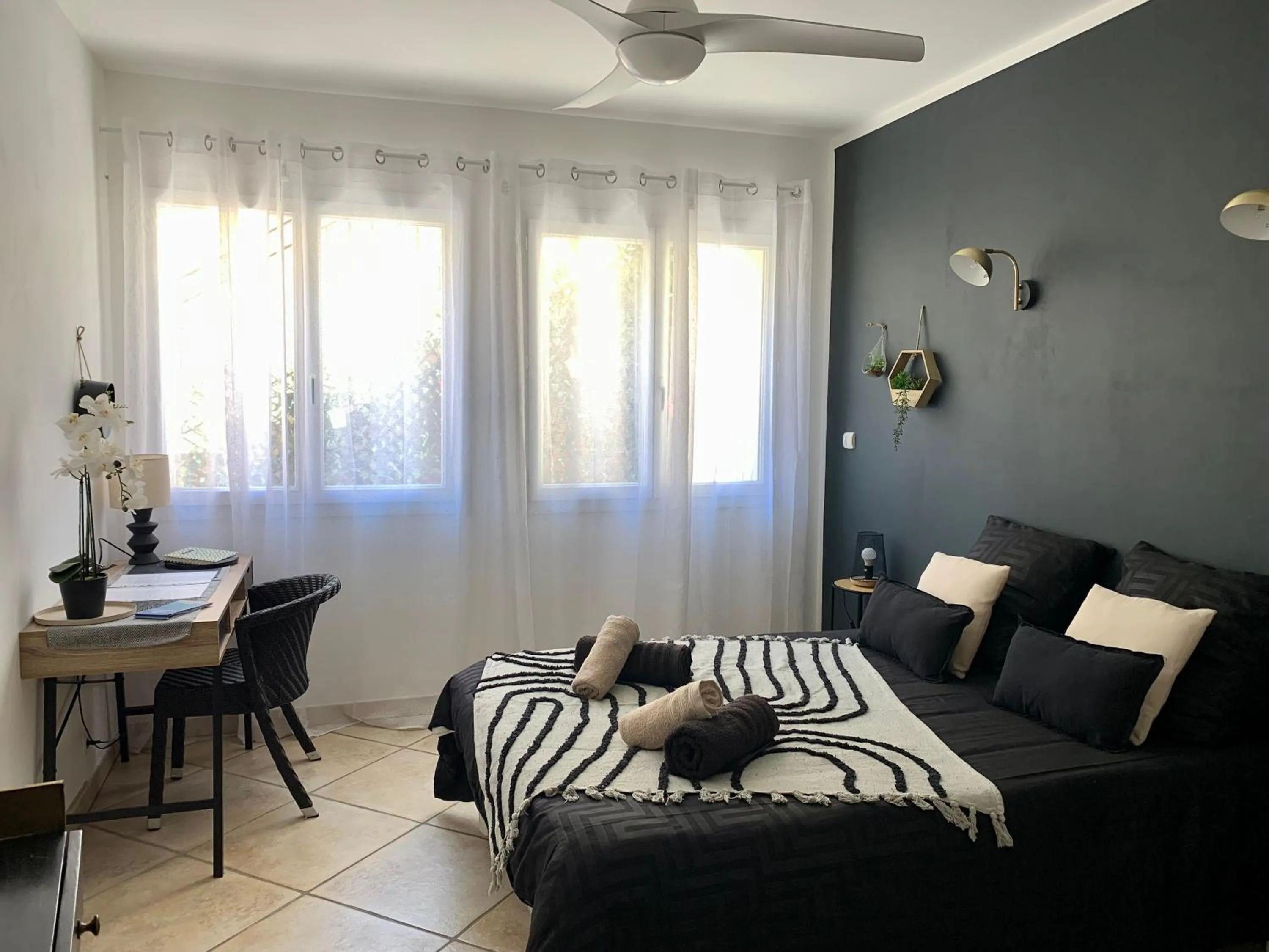 Bedroom, Bed in Villa fiora chambre