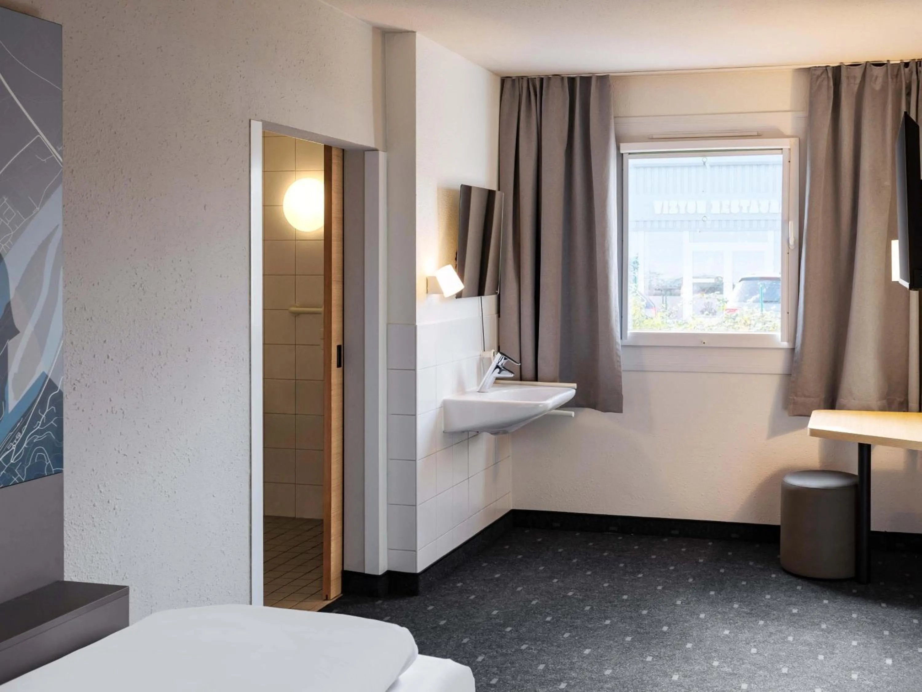 Photo of the whole room, Bed in B&B HOTEL Koblenz-Nord