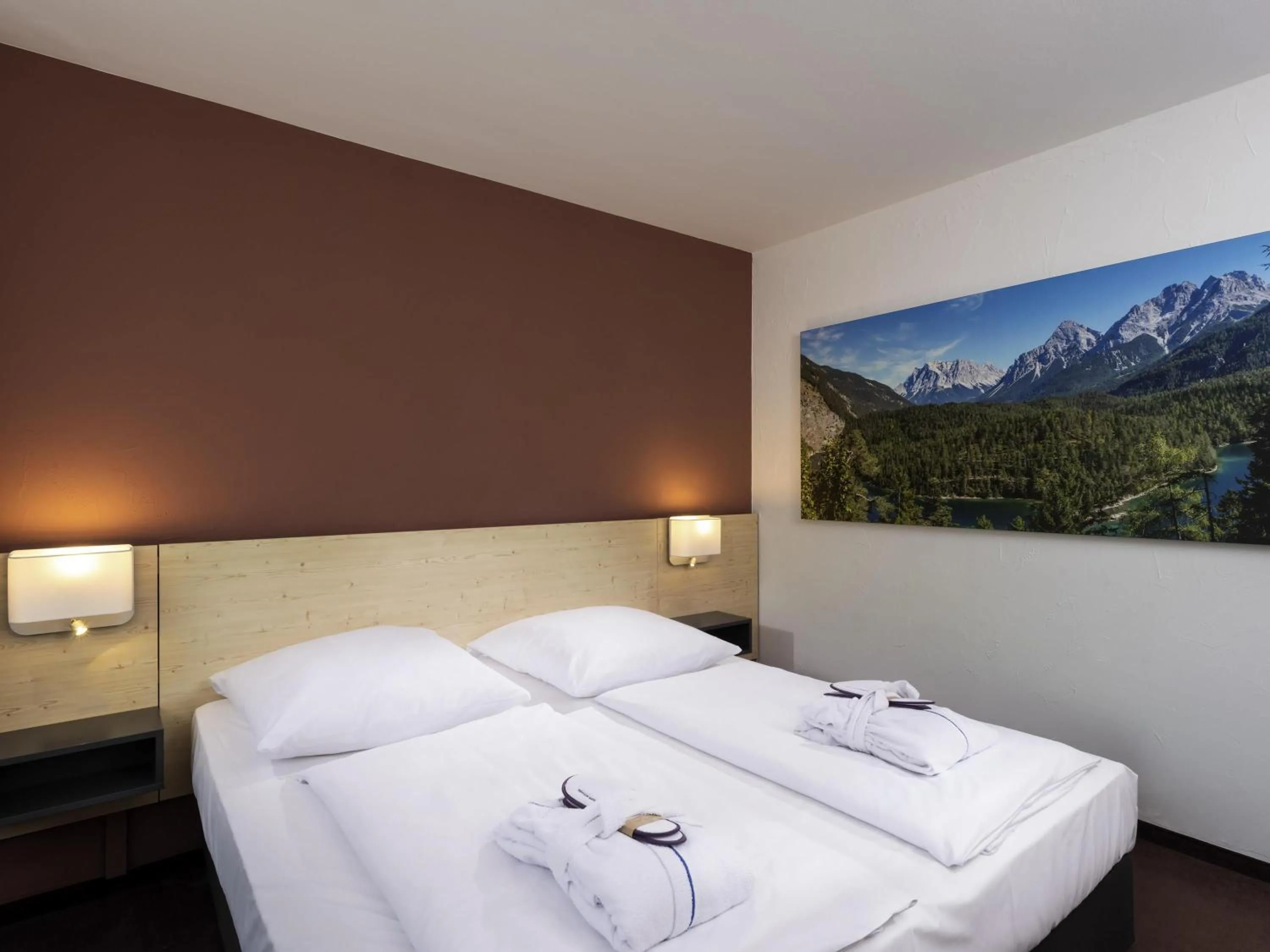 Bedroom, Bed in Mercure Hotel Garmisch Partenkirchen