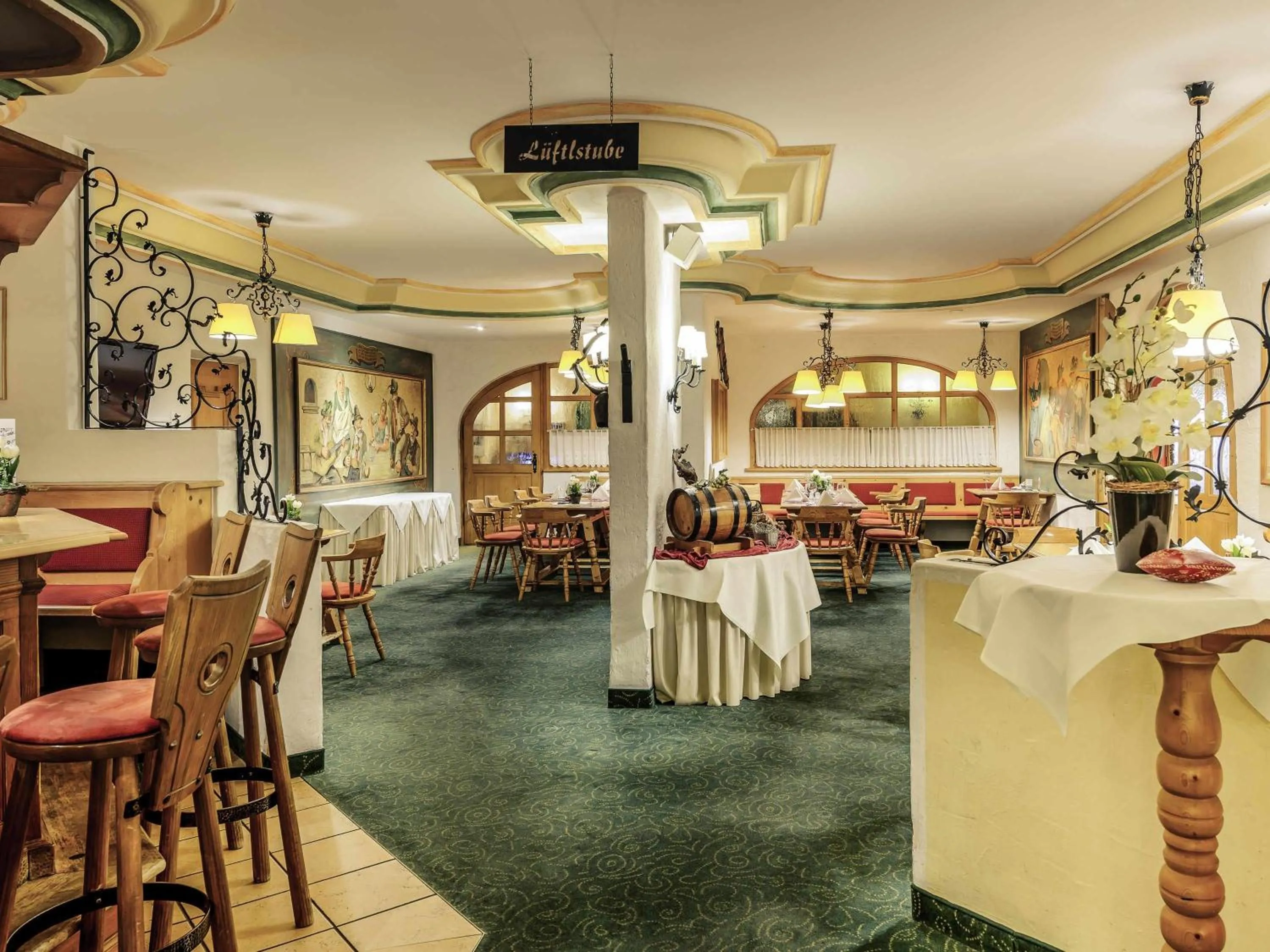 Lounge or bar in Mercure Hotel Garmisch Partenkirchen