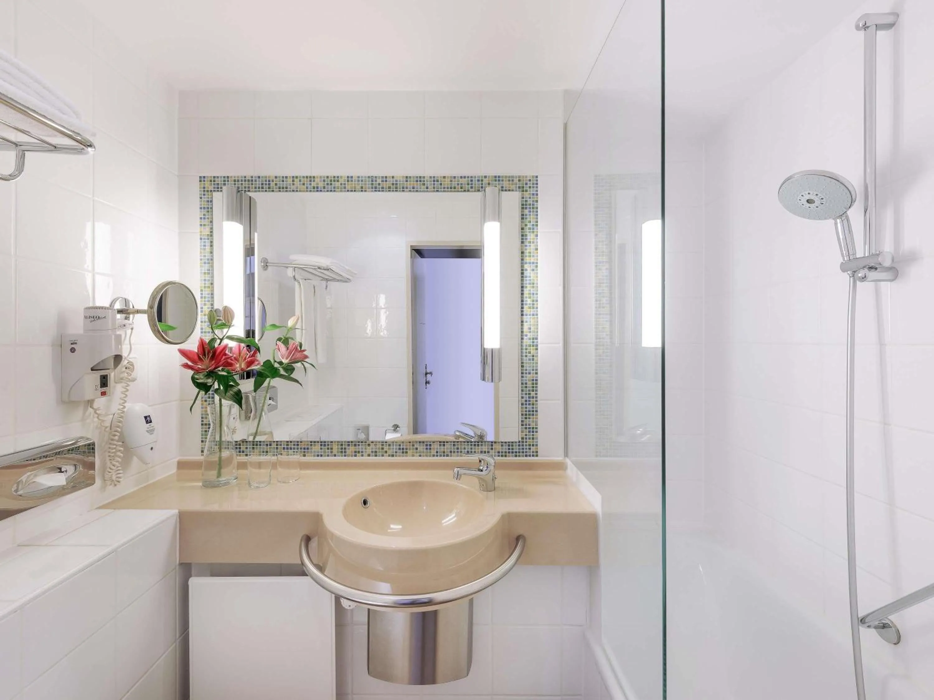 Bedroom in Mercure Hotel Garmisch Partenkirchen