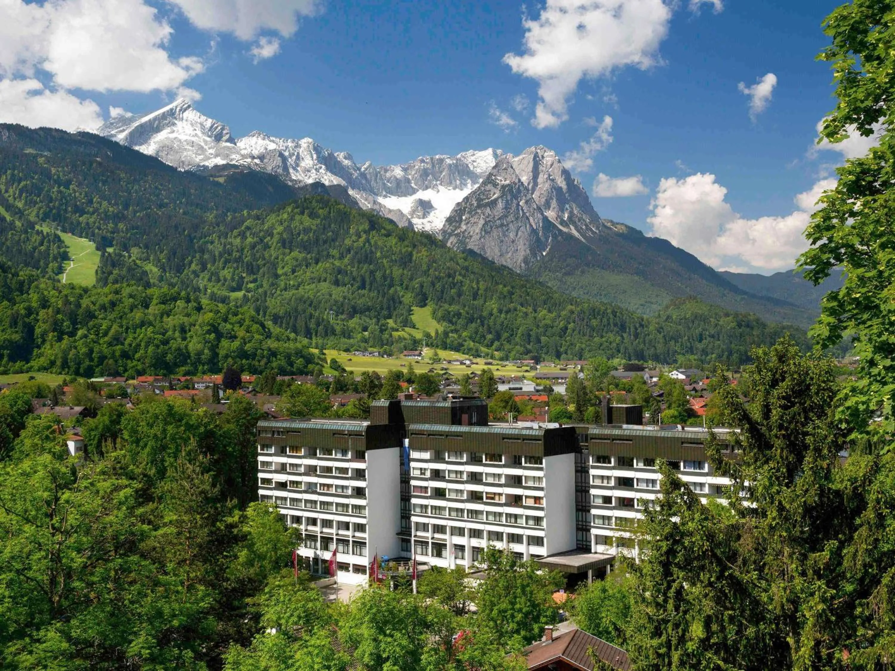 Property building in Mercure Hotel Garmisch Partenkirchen