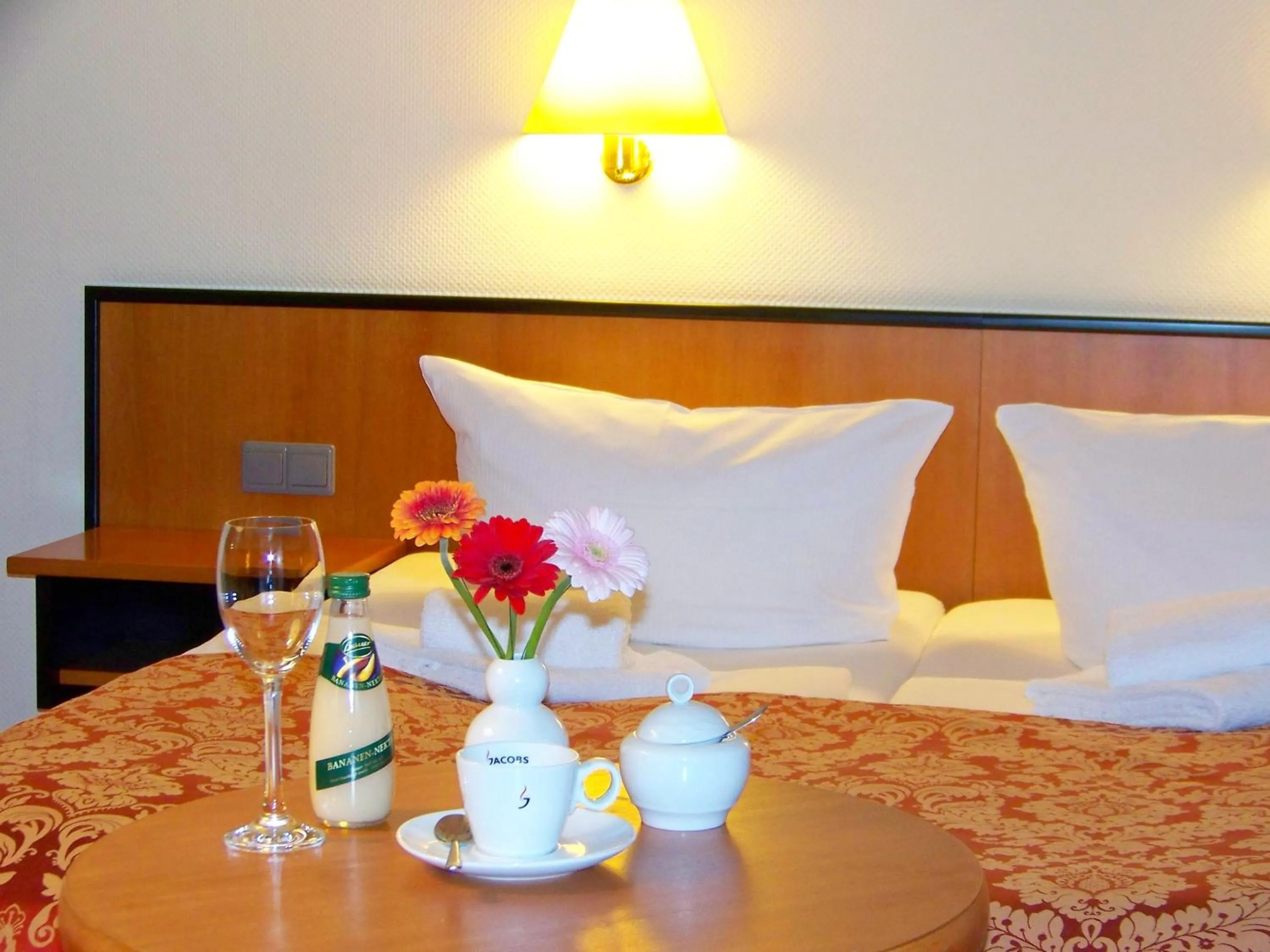 Living room, Bed in Hotel Amadeus ROYAL Berlin